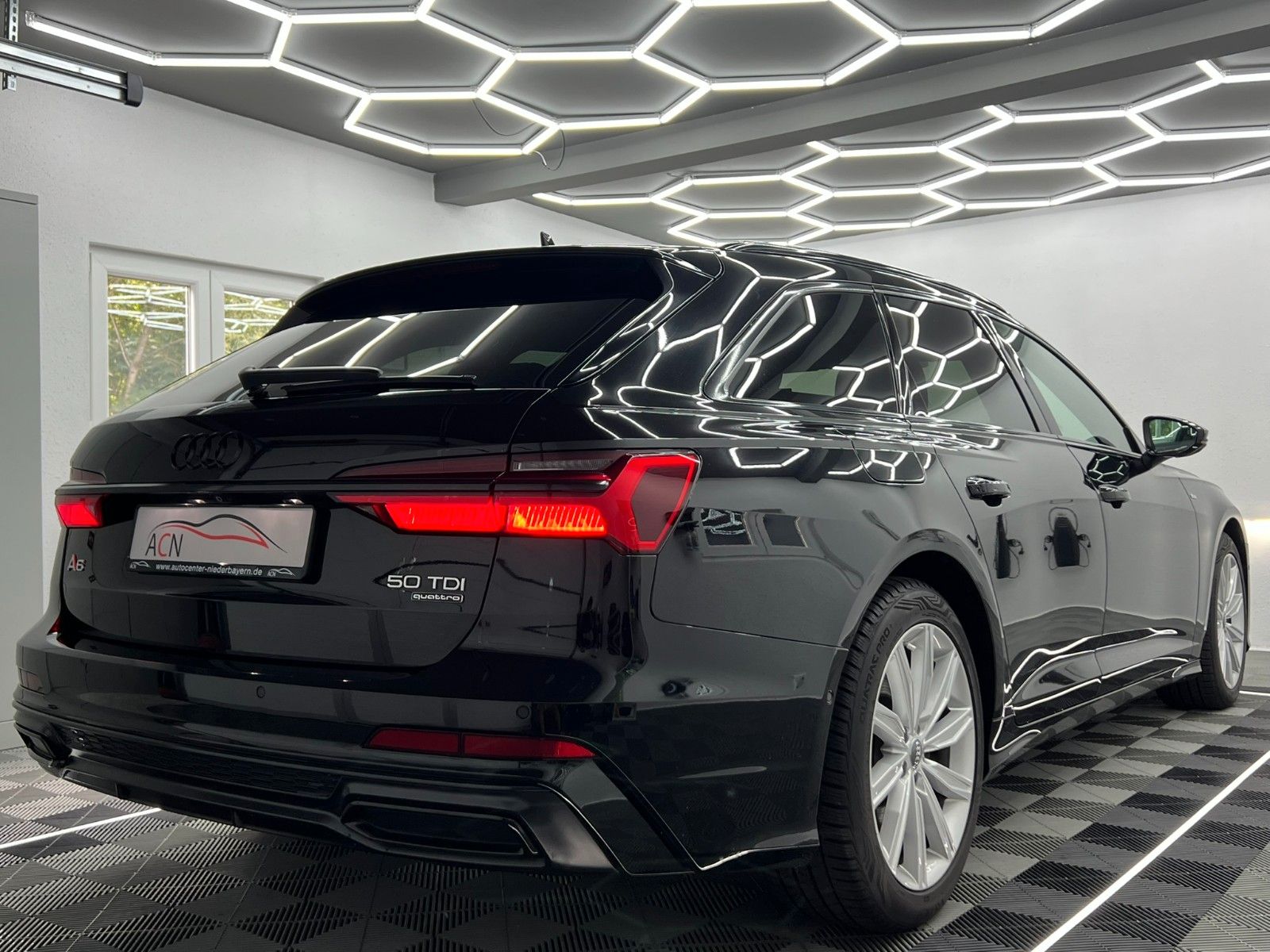 Fahrzeugabbildung Audi A6 Avant 50 TDI Quattro Sport S-LINE/