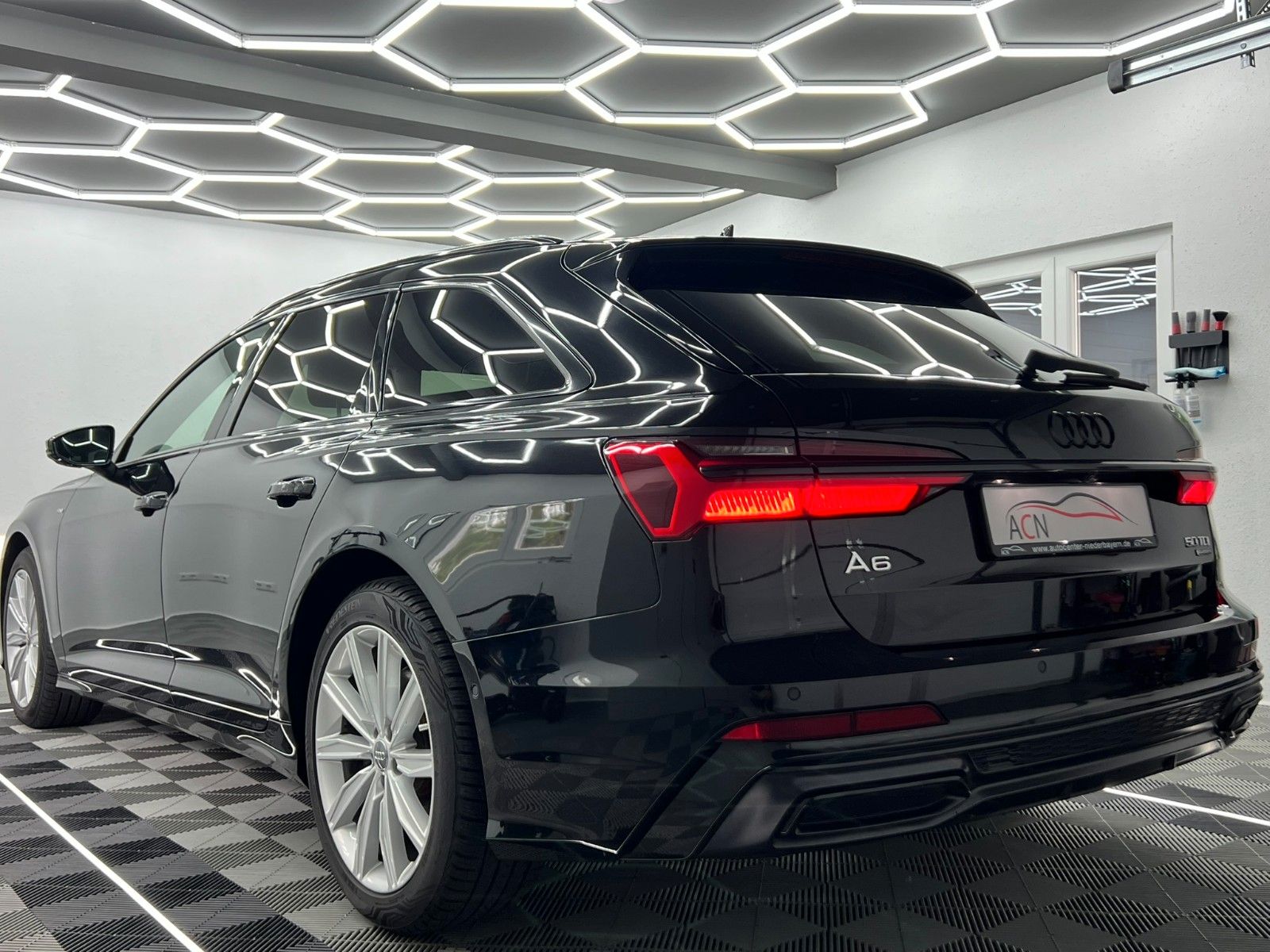 Fahrzeugabbildung Audi A6 Avant 50 TDI Quattro Sport S-LINE/