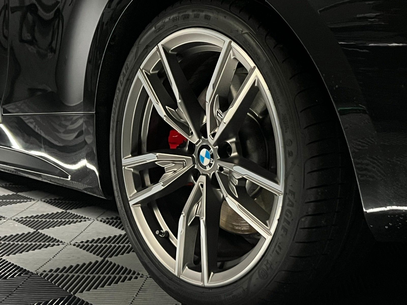 Fahrzeugabbildung BMW M440 i xDrive/LED/DAB/KAM/MEMORY/BICOLOR 19 ZOLL