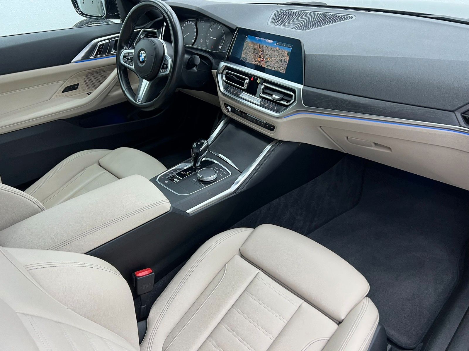 Fahrzeugabbildung BMW M440 i xDrive/LED/DAB/KAM/MEMORY/BICOLOR 19 ZOLL