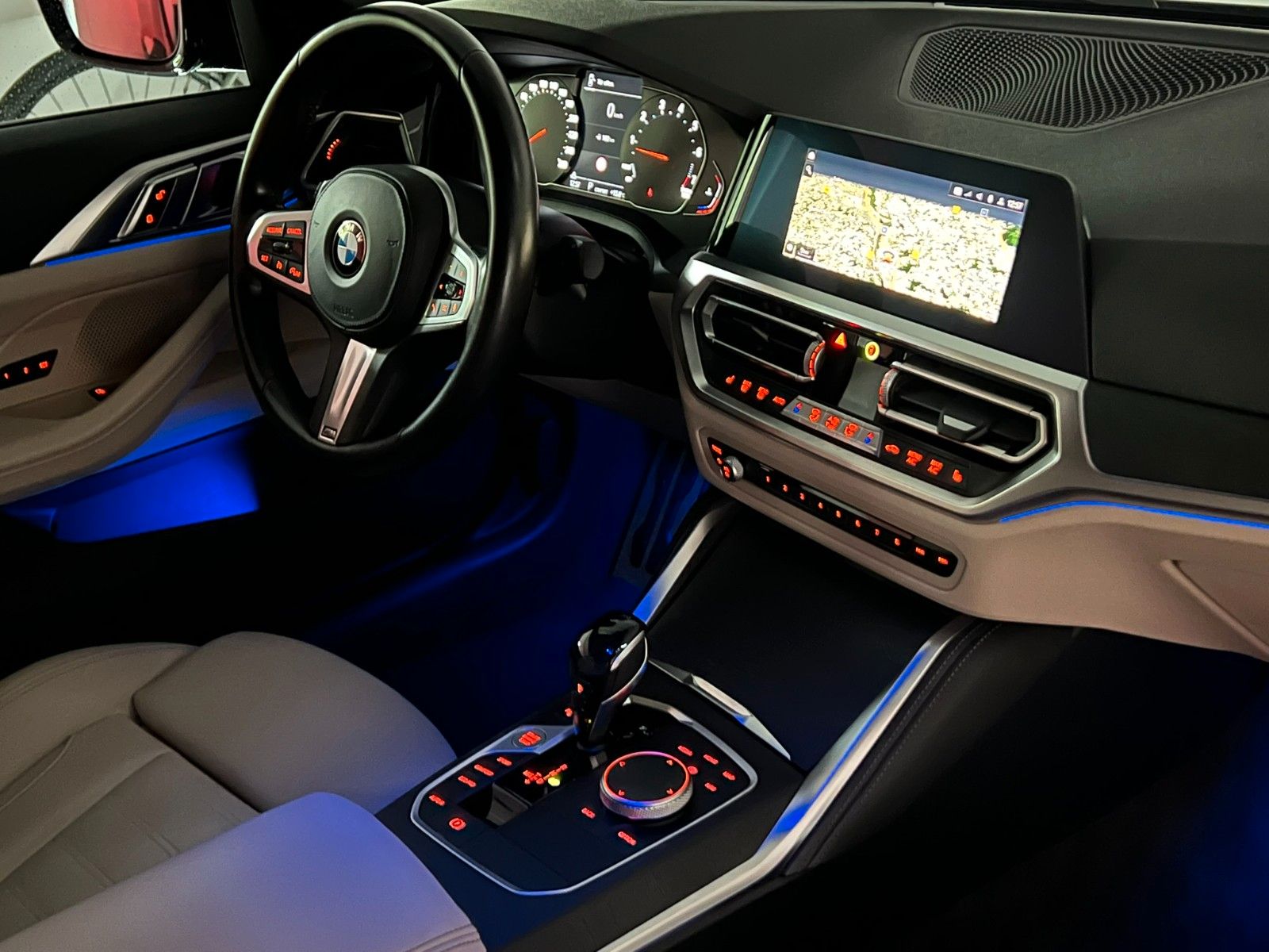 Fahrzeugabbildung BMW M440 i xDrive/LED/DAB/KAM/MEMORY/BICOLOR 19 ZOLL