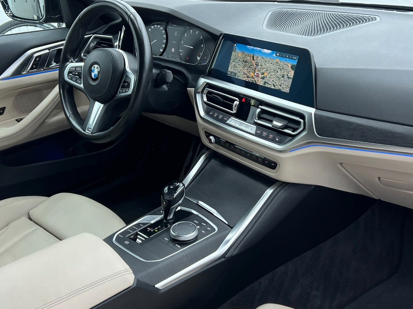 Fahrzeugabbildung BMW M440 i xDrive/LED/DAB/KAM/MEMORY/BICOLOR 19 ZOLL