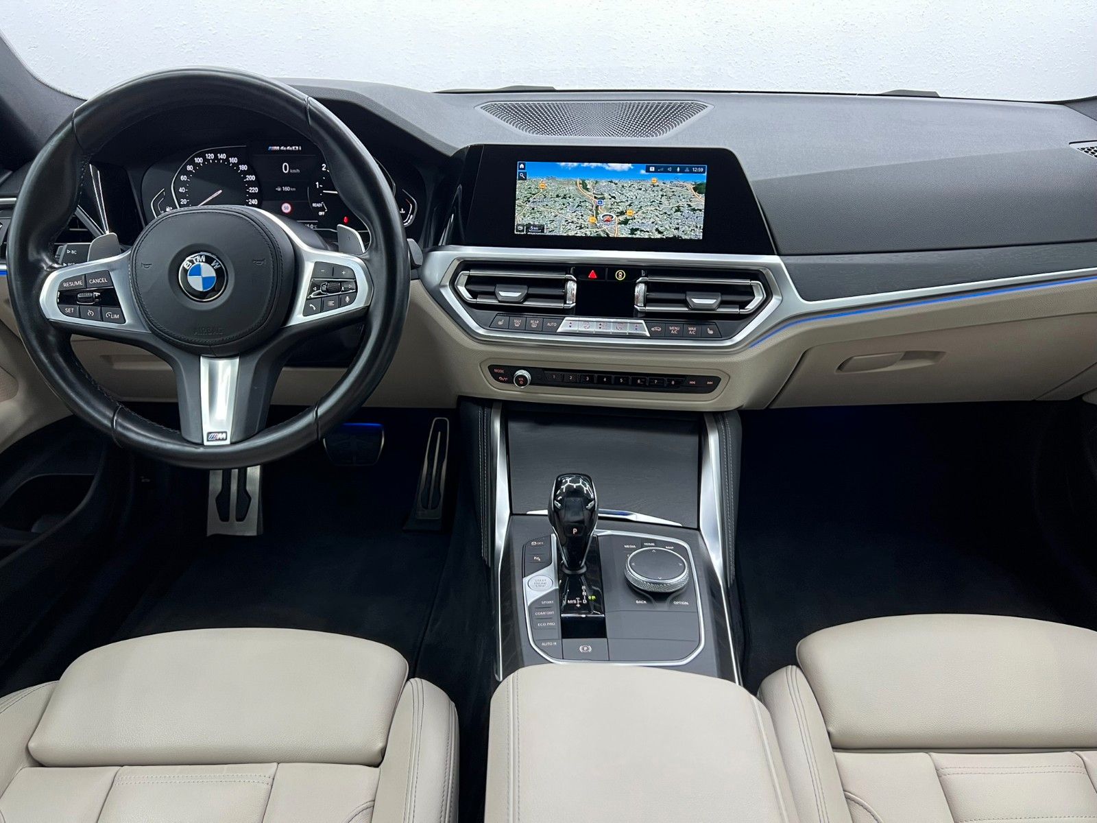 Fahrzeugabbildung BMW M440 i xDrive/LED/DAB/KAM/MEMORY/BICOLOR 19 ZOLL