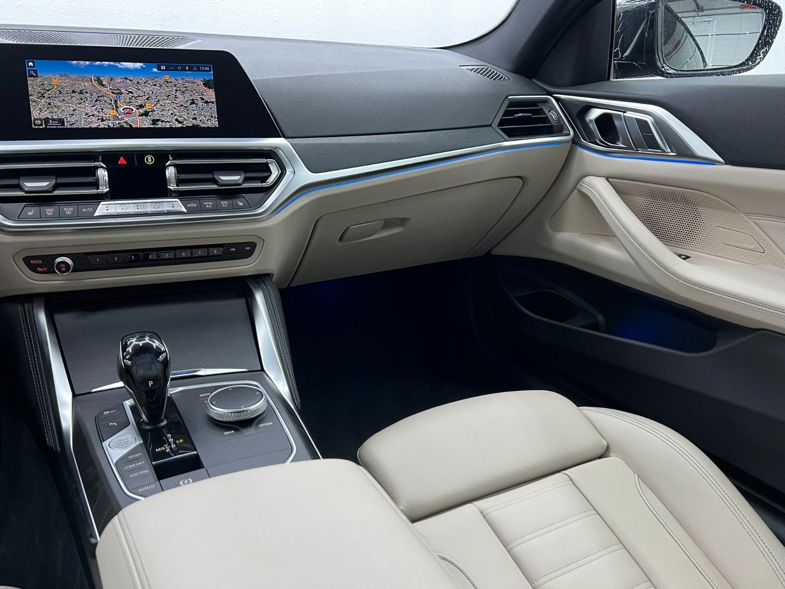 Fahrzeugabbildung BMW M440 i xDrive/LED/DAB/KAM/MEMORY/BICOLOR 19 ZOLL