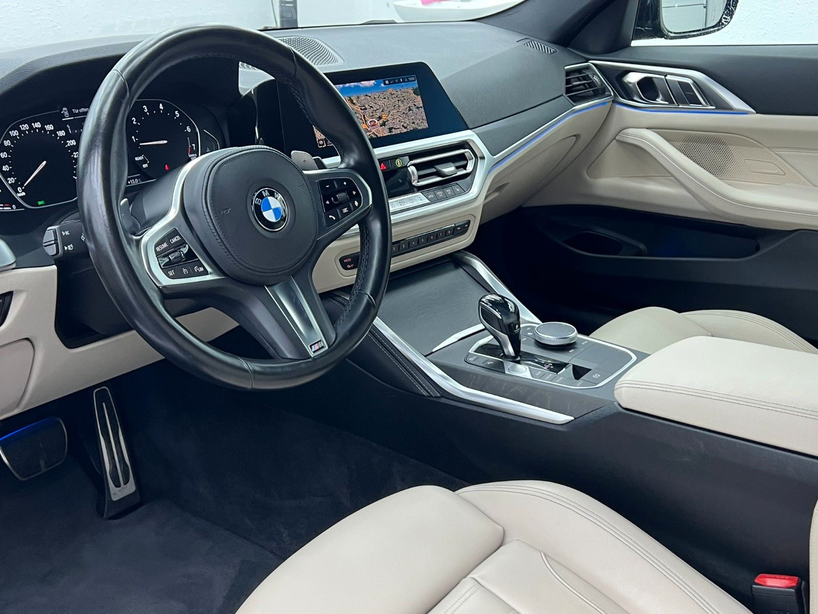 Fahrzeugabbildung BMW M440 i xDrive/LED/DAB/KAM/MEMORY/BICOLOR 19 ZOLL