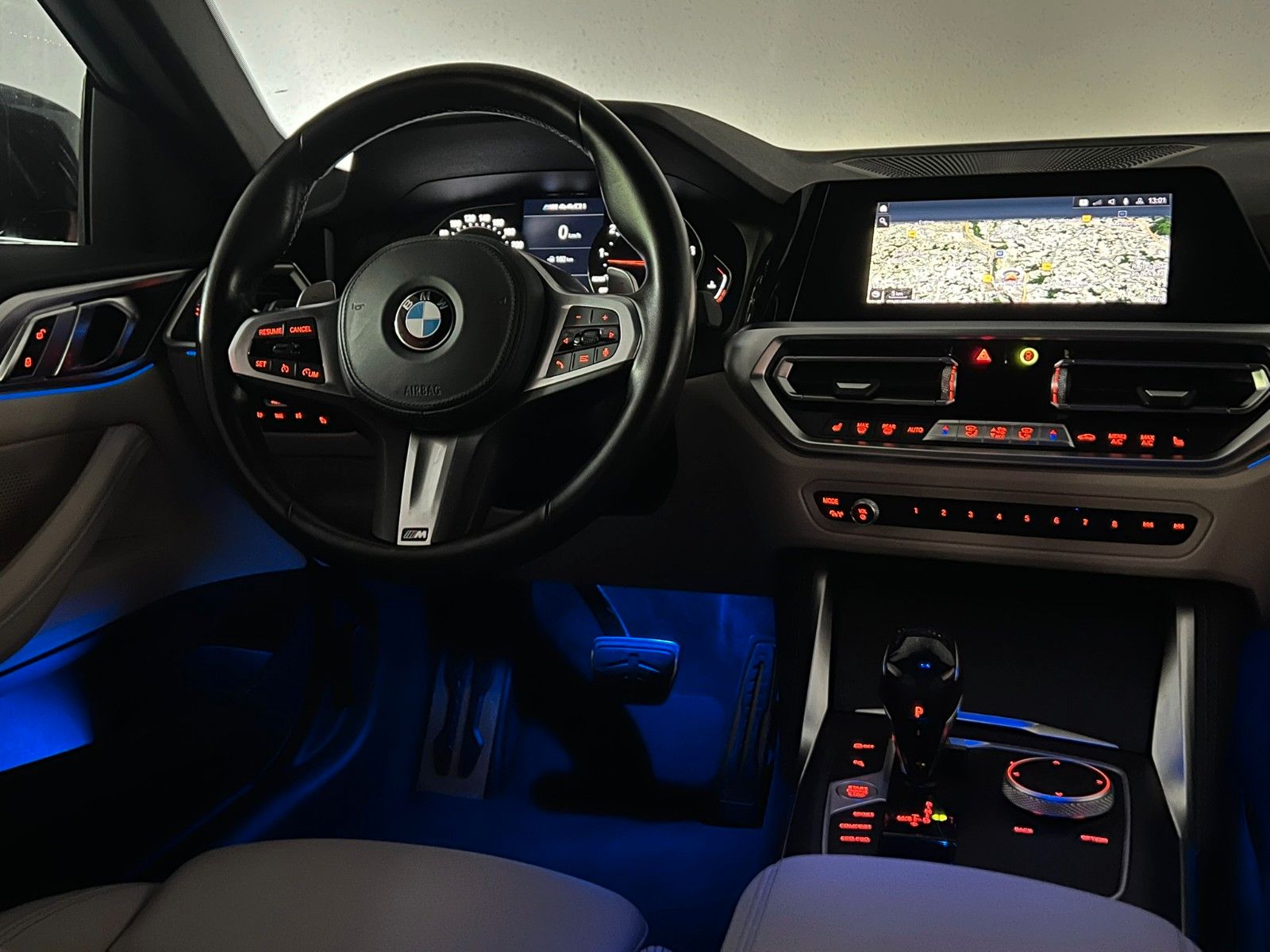 Fahrzeugabbildung BMW M440 i xDrive/LED/DAB/KAM/MEMORY/BICOLOR 19 ZOLL