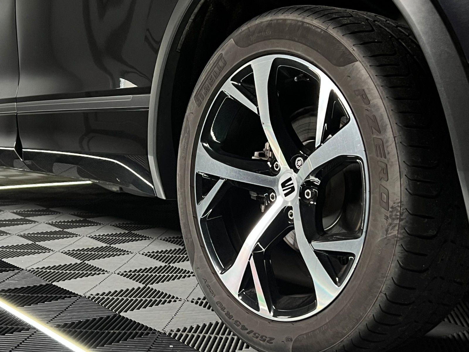 Fahrzeugabbildung SEAT Tarraco FR 4Drive/SPORT/AHK/VRTL COCPIT/7-SITZER