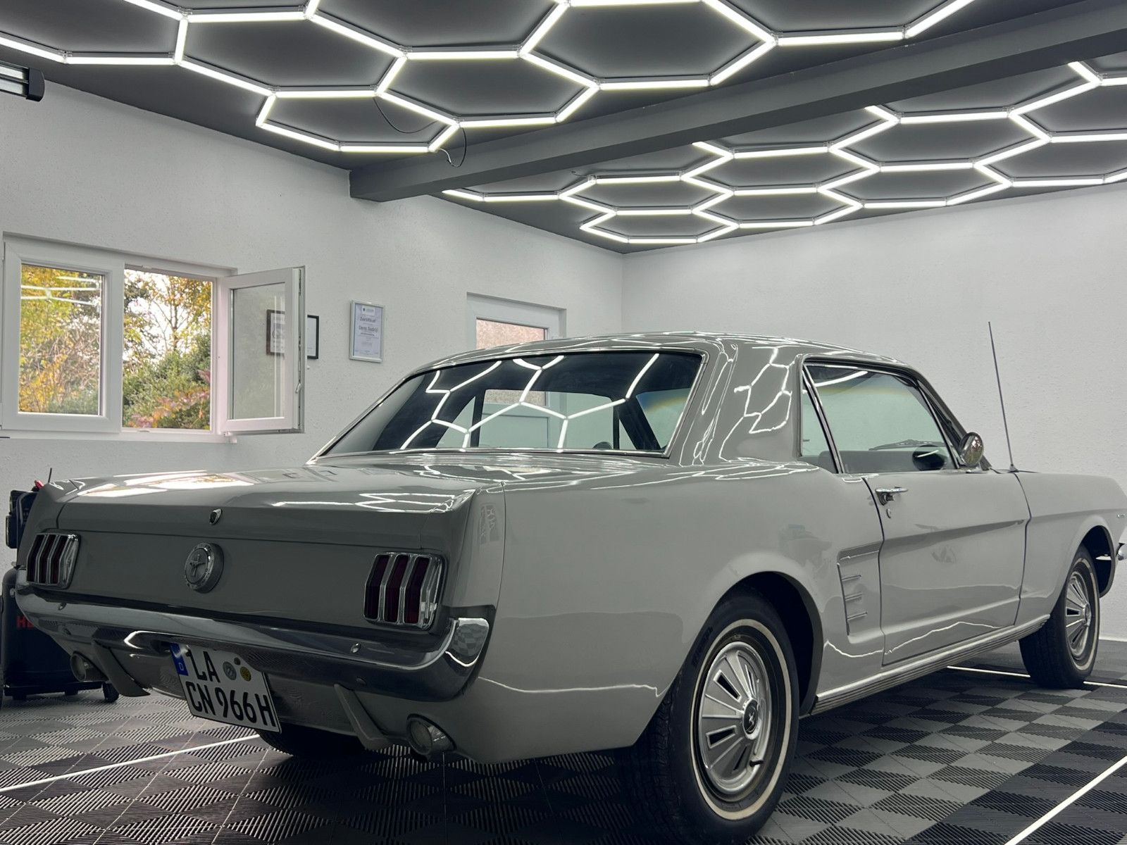 Fahrzeugabbildung Ford Mustang V6/RESTAURIERT/H-ZULASSUNG/ORIGINAL