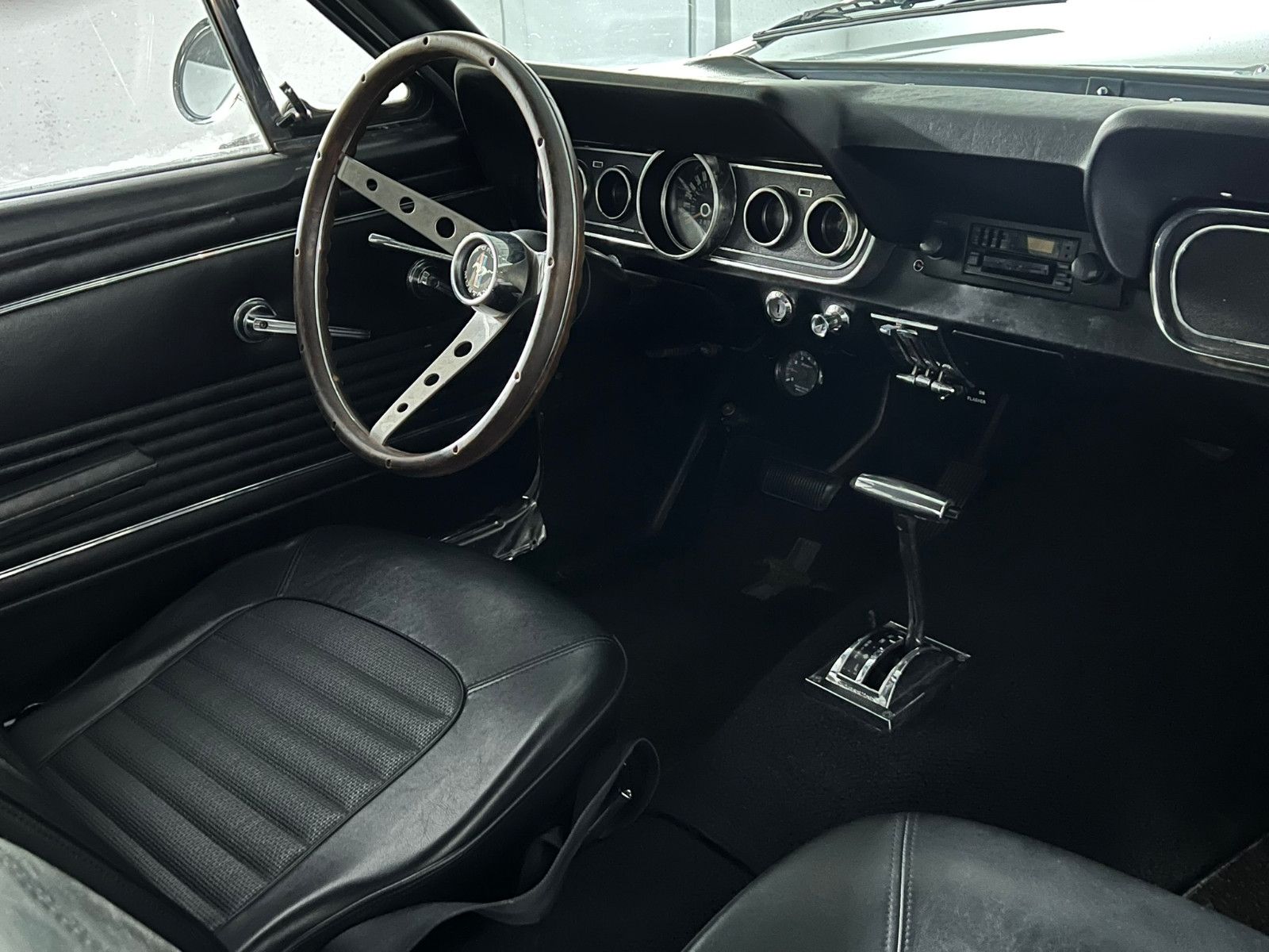 Fahrzeugabbildung Ford Mustang V6/RESTAURIERT/H-ZULASSUNG/ORIGINAL