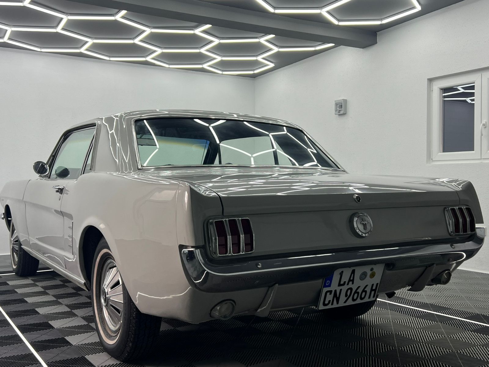 Fahrzeugabbildung Ford Mustang V6/RESTAURIERT/H-ZULASSUNG/ORIGINAL