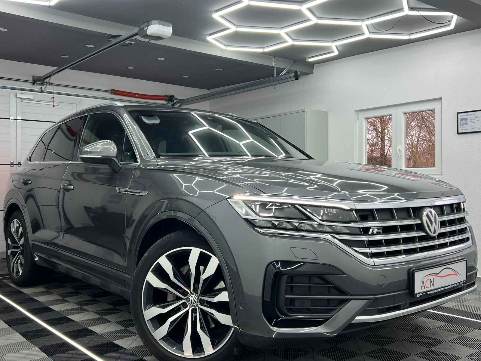 Fahrzeugabbildung Volkswagen Touareg 4Motion R-LINE/MATRIX/AHK/INNOVISION/21*