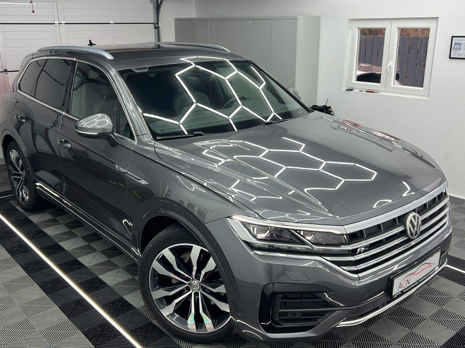 Fahrzeugabbildung Volkswagen Touareg 4Motion R-LINE/MATRIX/AHK/INNOVISION/21*