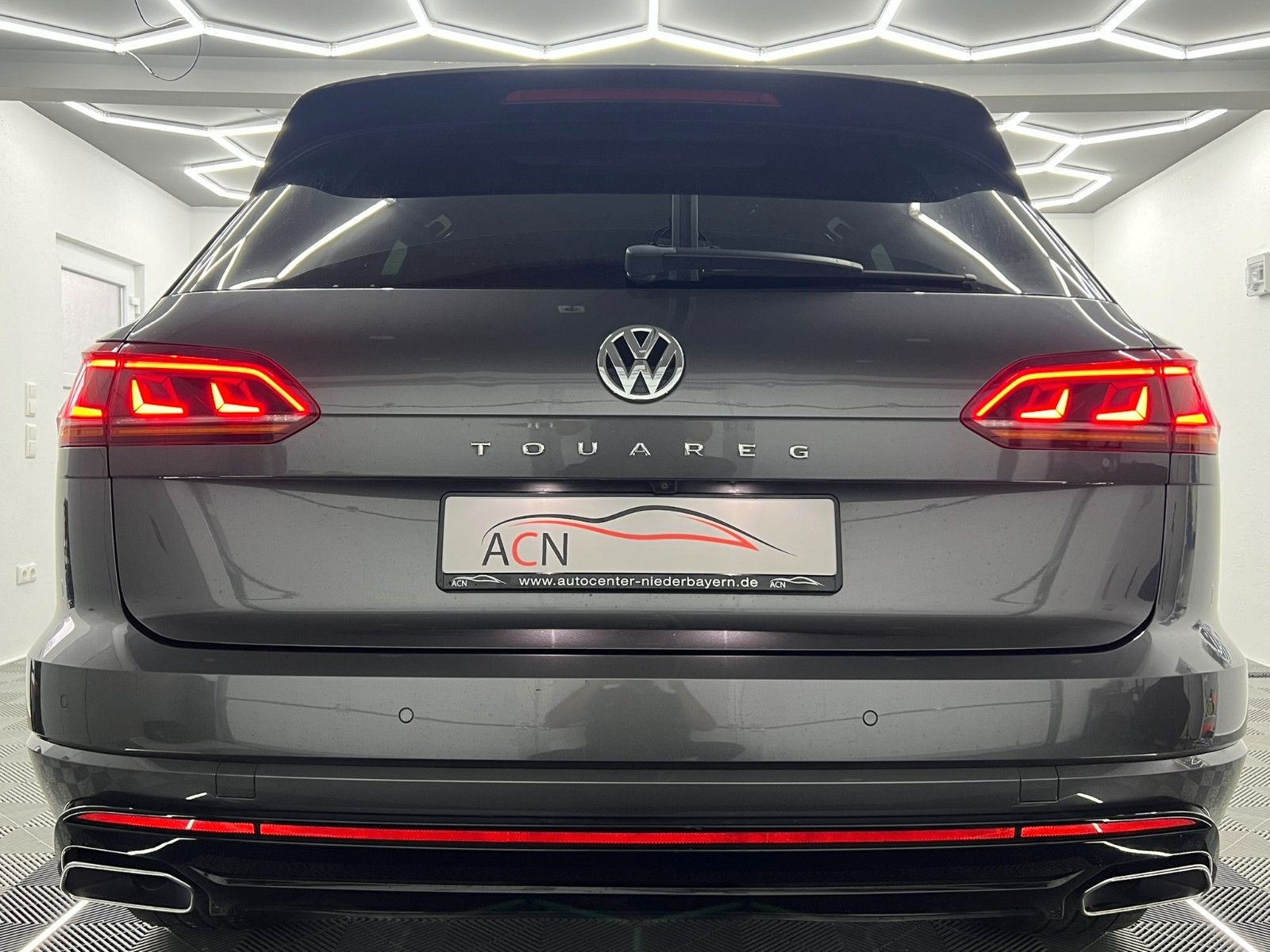 Fahrzeugabbildung Volkswagen Touareg 4Motion R-LINE/MATRIX/AHK/INNOVISION/21*