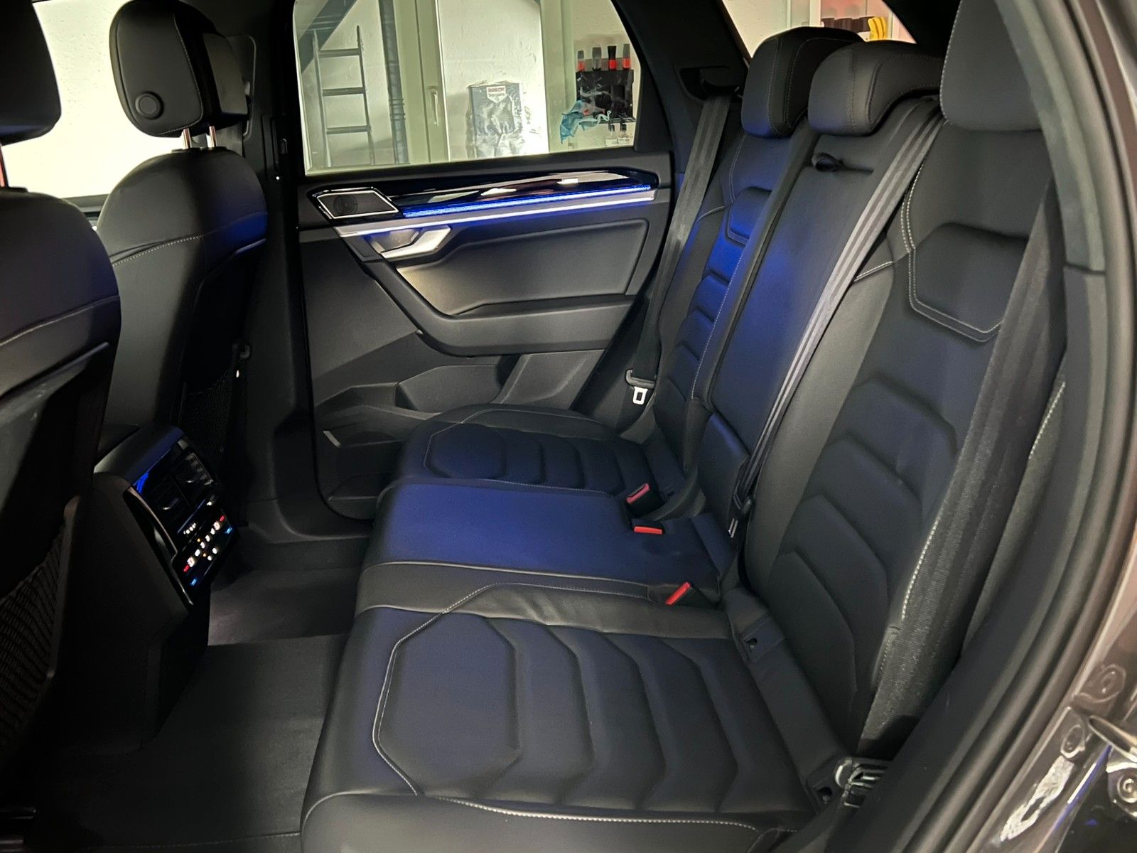 Fahrzeugabbildung Volkswagen Touareg 4Motion R-LINE/MATRIX/AHK/INNOVISION/21*