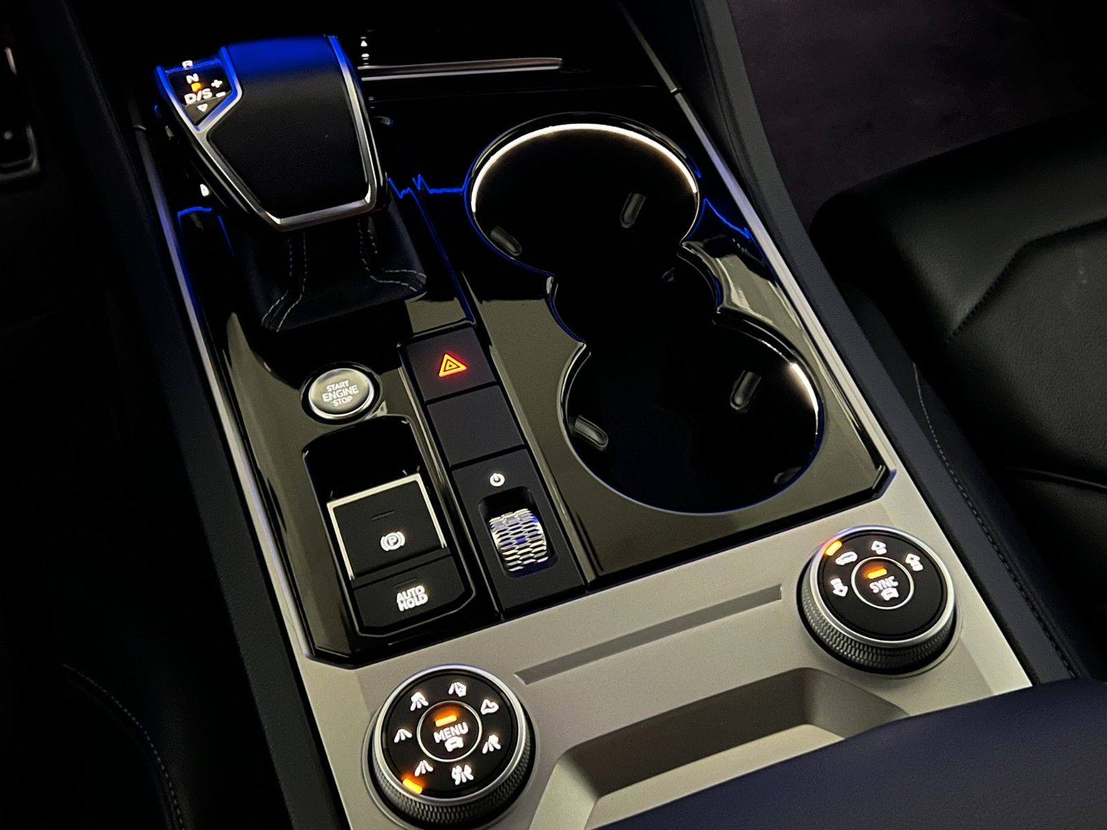 Fahrzeugabbildung Volkswagen Touareg 4Motion R-LINE/MATRIX/AHK/INNOVISION/21*