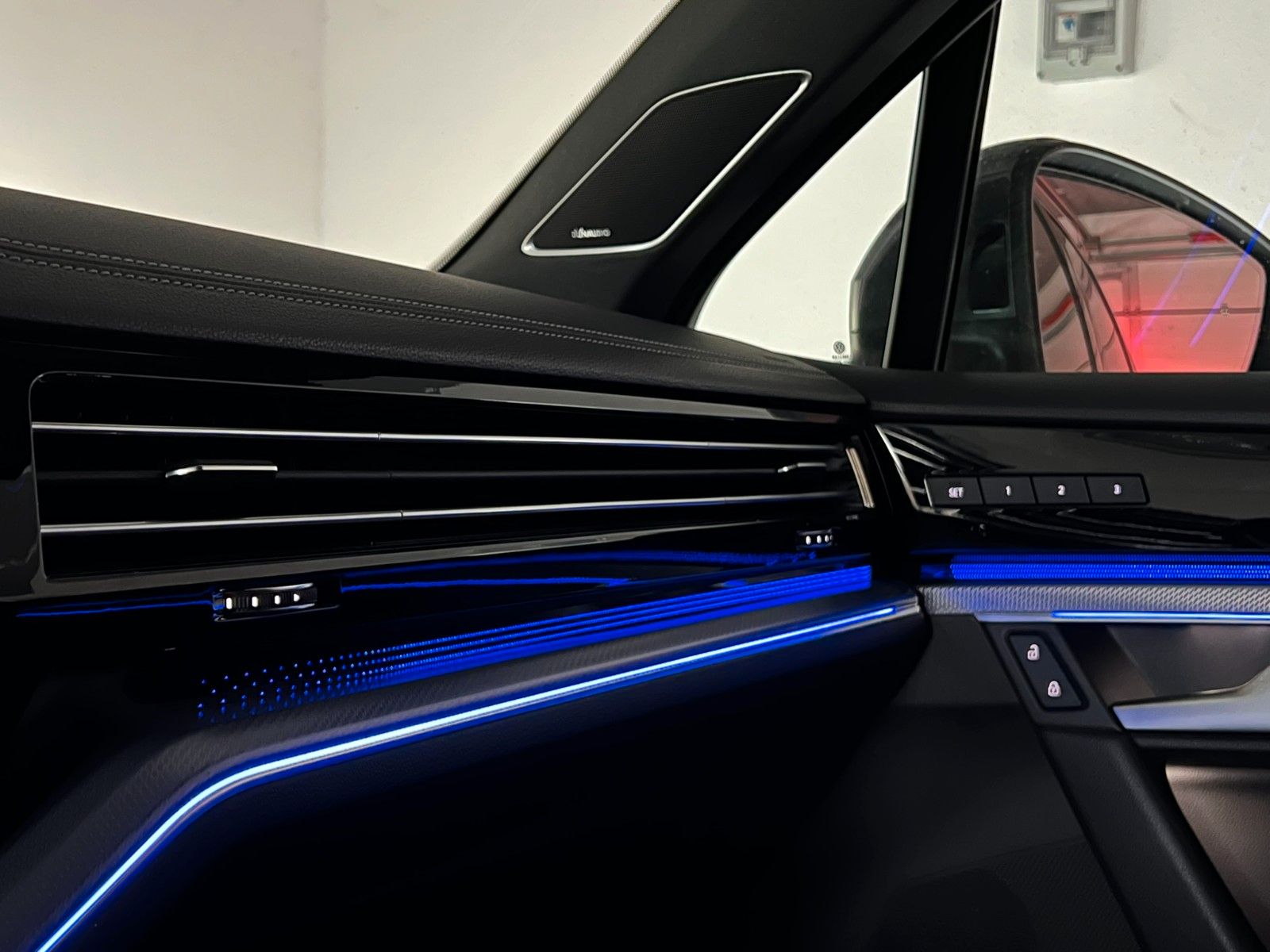 Fahrzeugabbildung Volkswagen Touareg 4Motion R-LINE/MATRIX/AHK/INNOVISION/21*