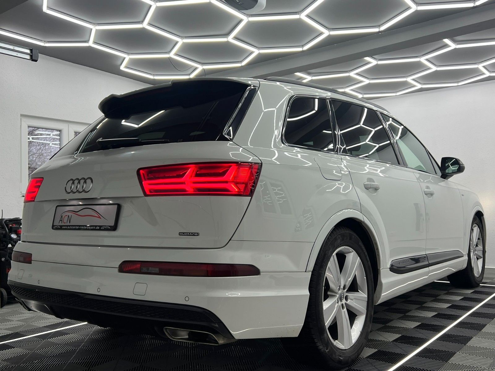 Fahrzeugabbildung Audi Q7 3.0 TDI Quattro S-LINE/21ZOLL/MATRIX/AHK/AMBI