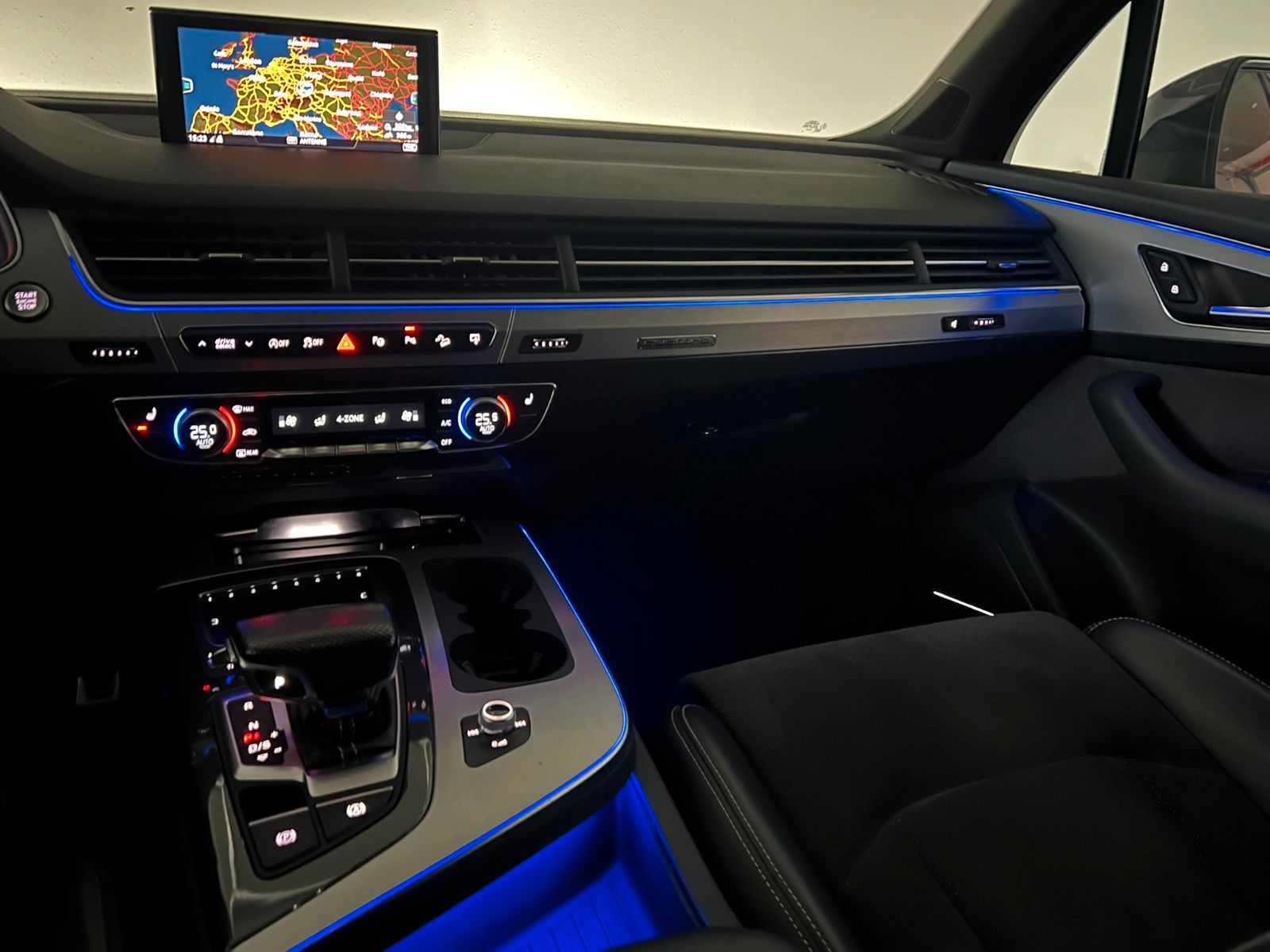 Fahrzeugabbildung Audi Q7 3.0 TDI Quattro S-LINE/21ZOLL/MATRIX/AHK/AMBI