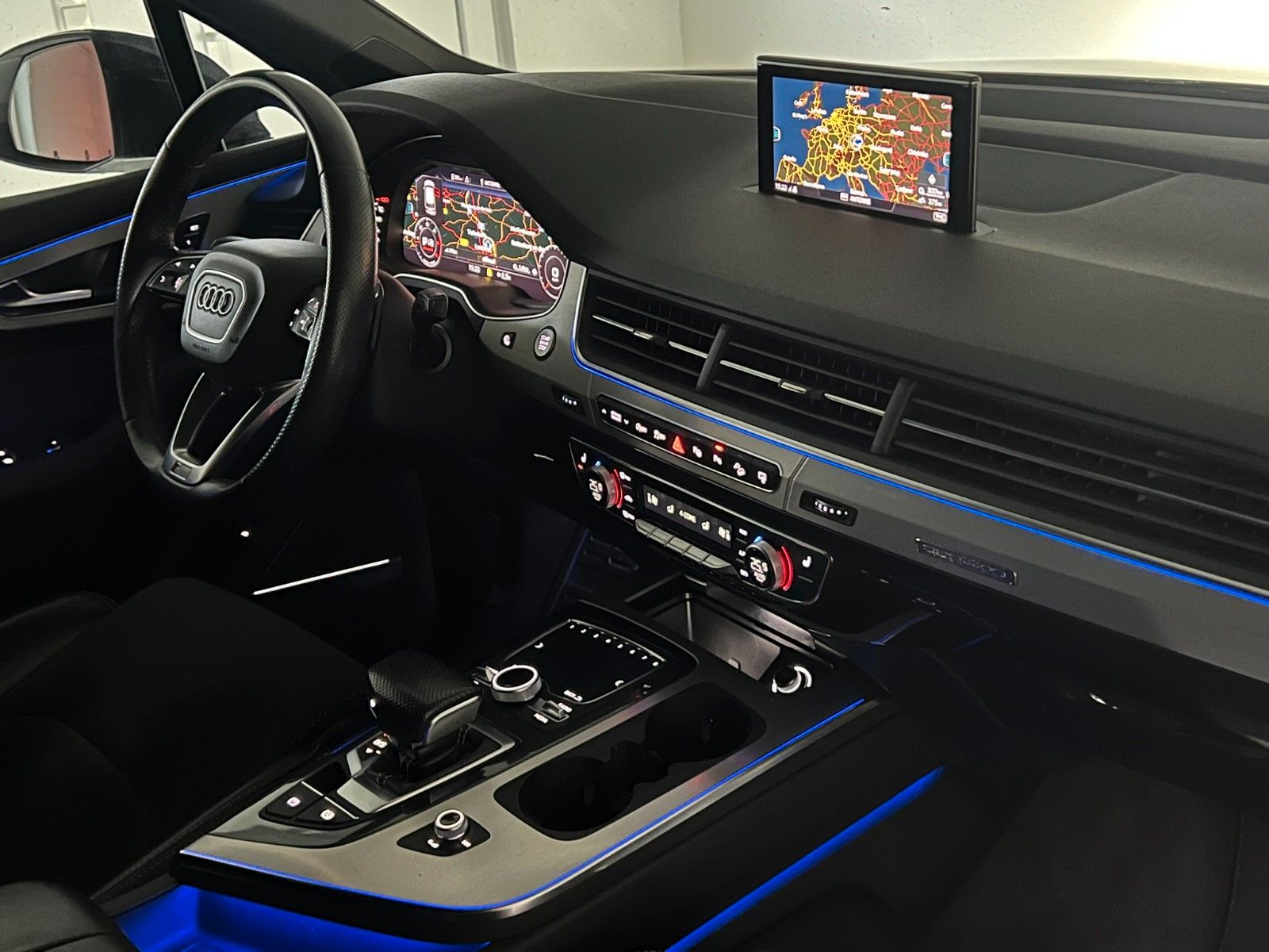 Fahrzeugabbildung Audi Q7 3.0 TDI Quattro S-LINE/21ZOLL/MATRIX/AHK/AMBI