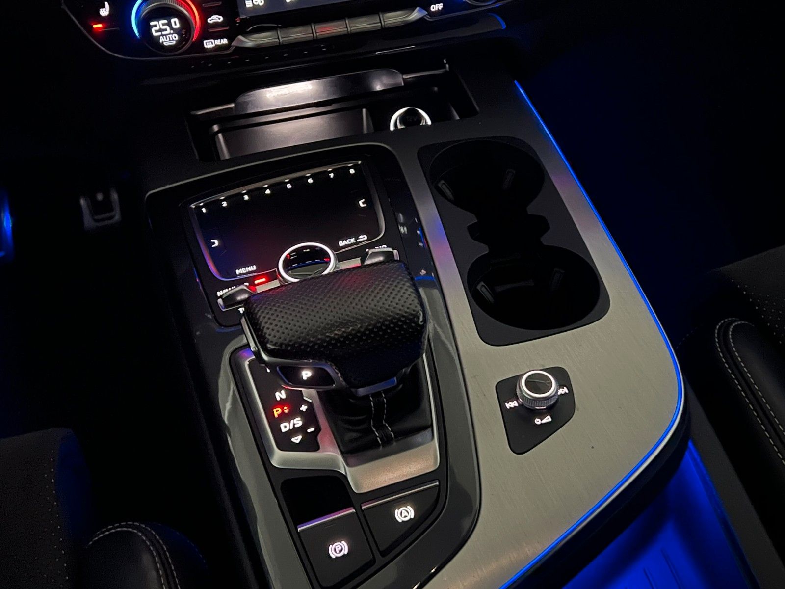 Fahrzeugabbildung Audi Q7 3.0 TDI Quattro S-LINE/21ZOLL/MATRIX/AHK/AMBI