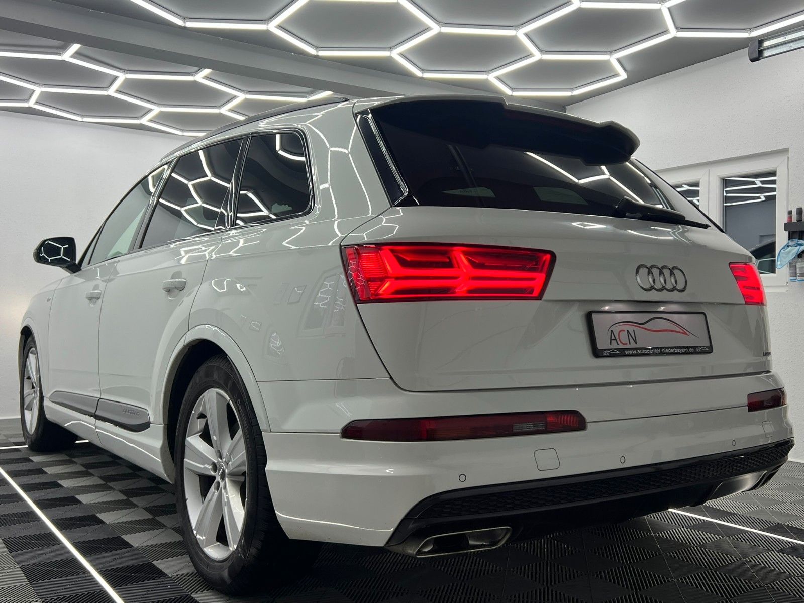 Fahrzeugabbildung Audi Q7 3.0 TDI Quattro S-LINE/21ZOLL/MATRIX/AHK/AMBI