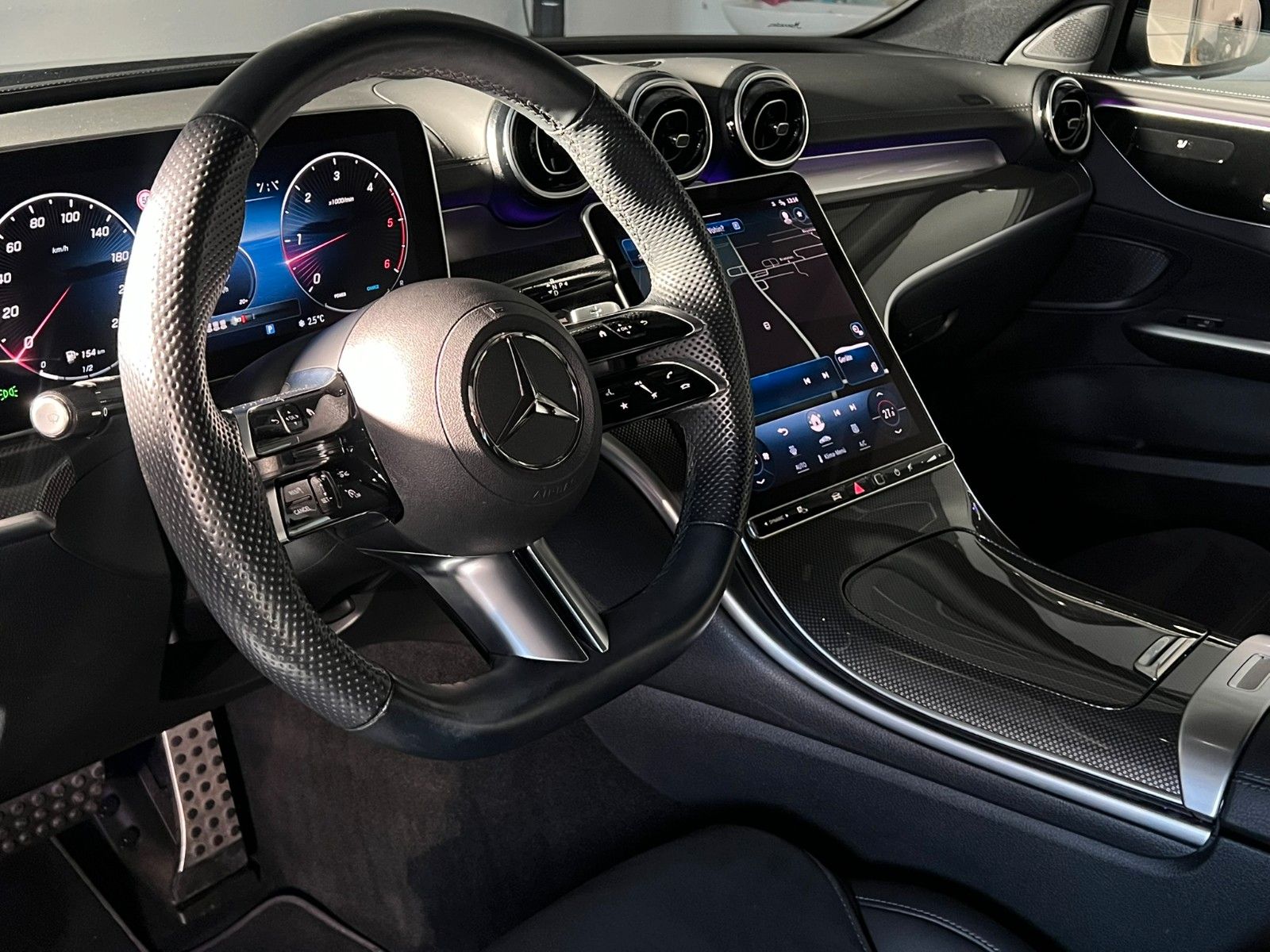 Fahrzeugabbildung Mercedes-Benz C 220 d Lim. AMG-LINE/LED/AHK/AMBI+/DISTRONIC+