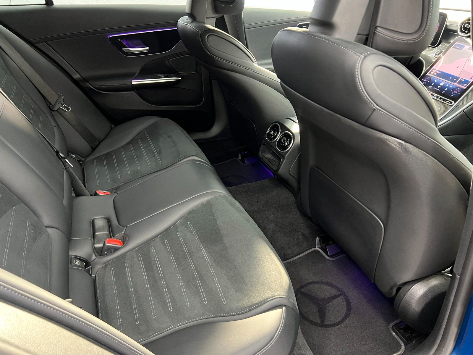Fahrzeugabbildung Mercedes-Benz C 220 d Lim. AMG-LINE/LED/AHK/AMBI+/DISTRONIC+