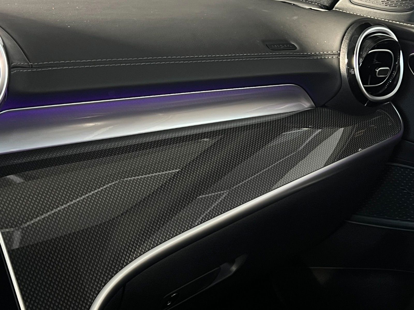 Fahrzeugabbildung Mercedes-Benz C 220 d Lim. AMG-LINE/LED/AHK/AMBI+/DISTRONIC+