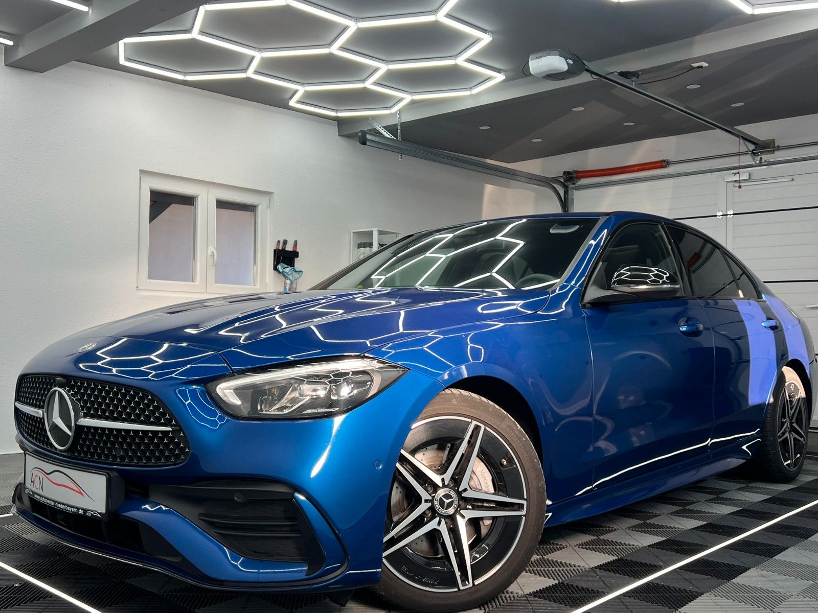 Fahrzeugabbildung Mercedes-Benz C 220 d Lim. AMG-LINE/LED/AHK/AMBI+/DISTRONIC+