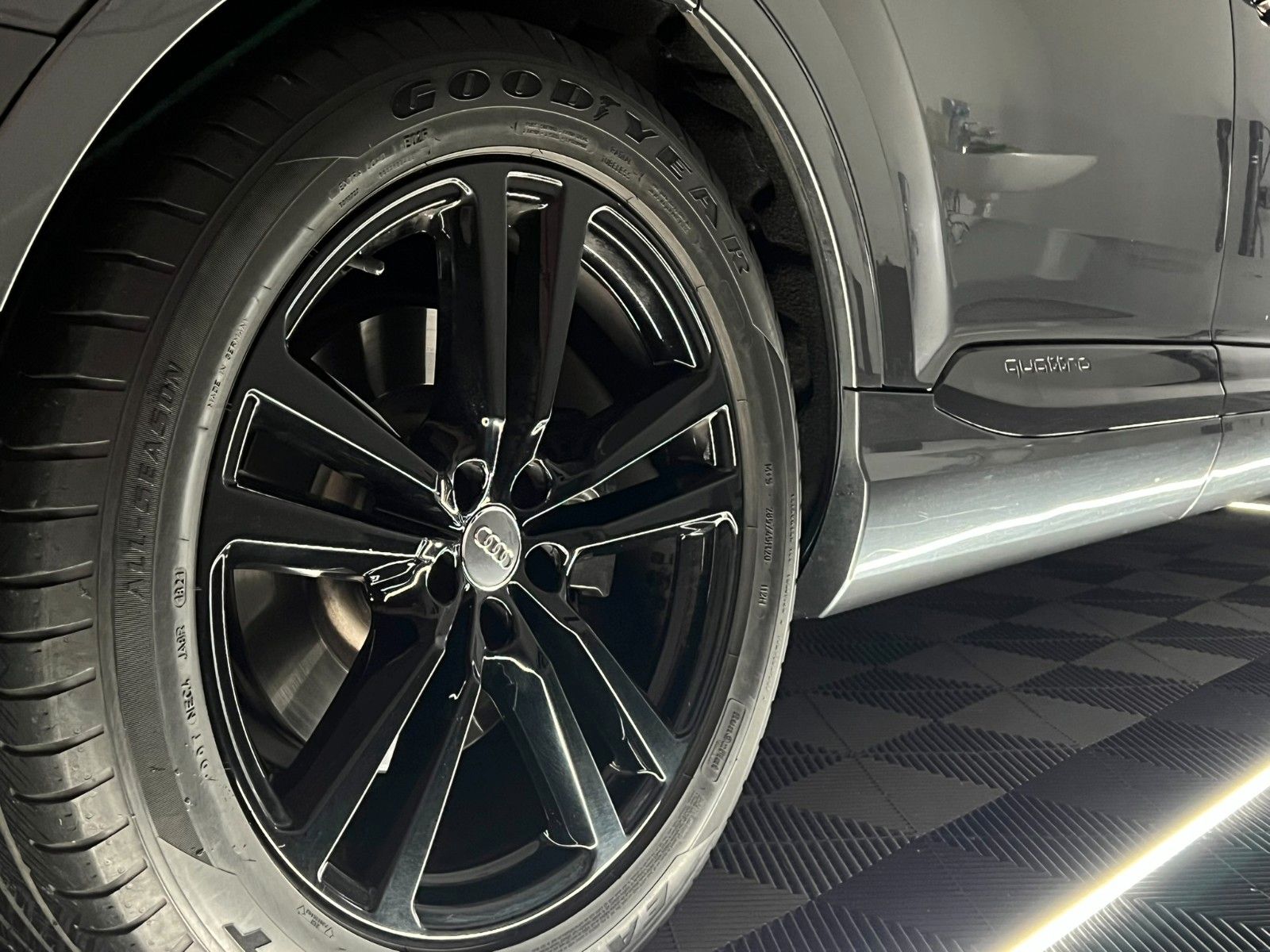 Fahrzeugabbildung Audi SQ7 4.0 TDI Quattro/MATRIX/HuD/ACC/AHK/AMBI+