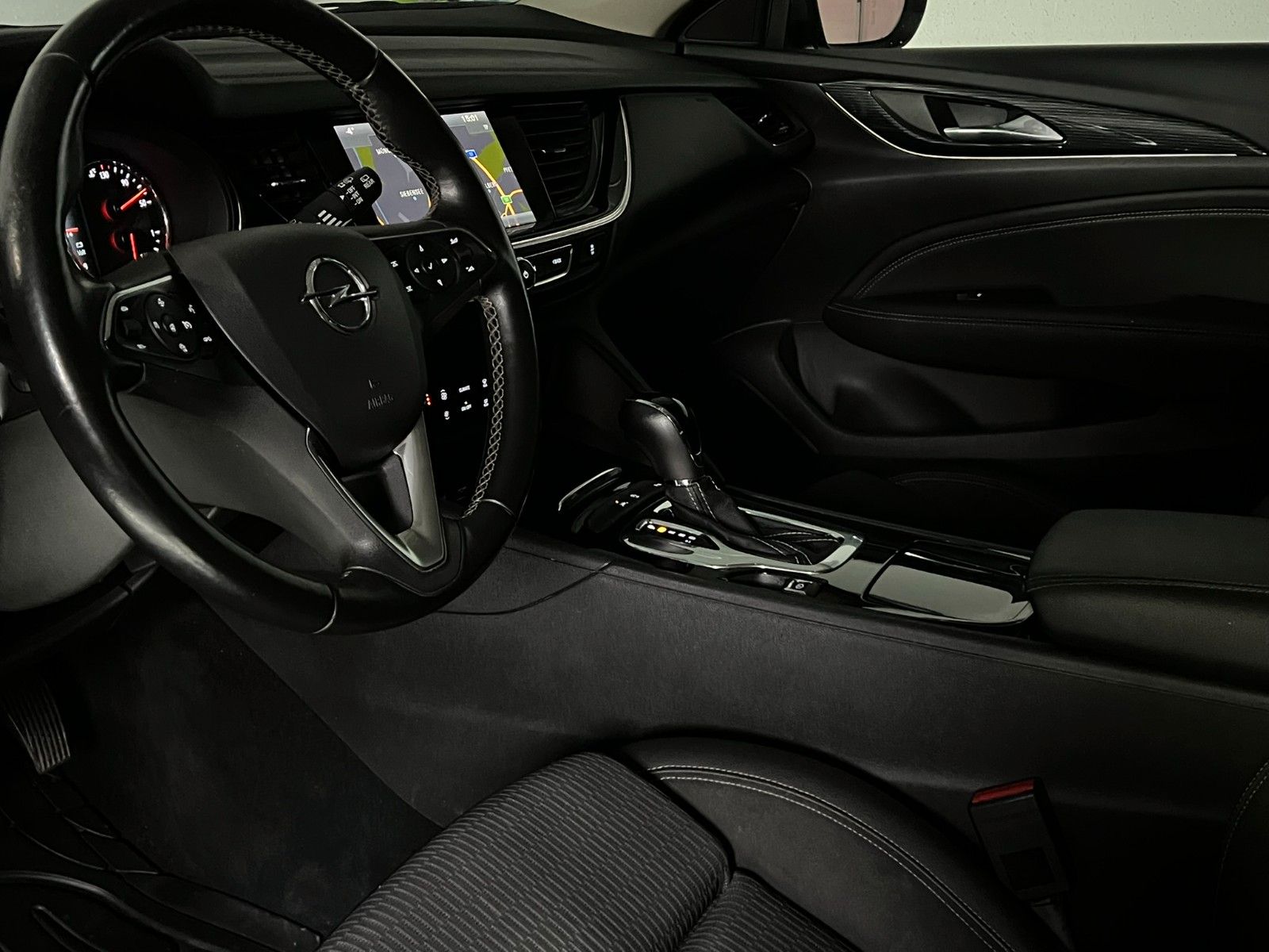 Fahrzeugabbildung Opel Insignia B Sports Tourer Innovation/ACC/LED/CAM