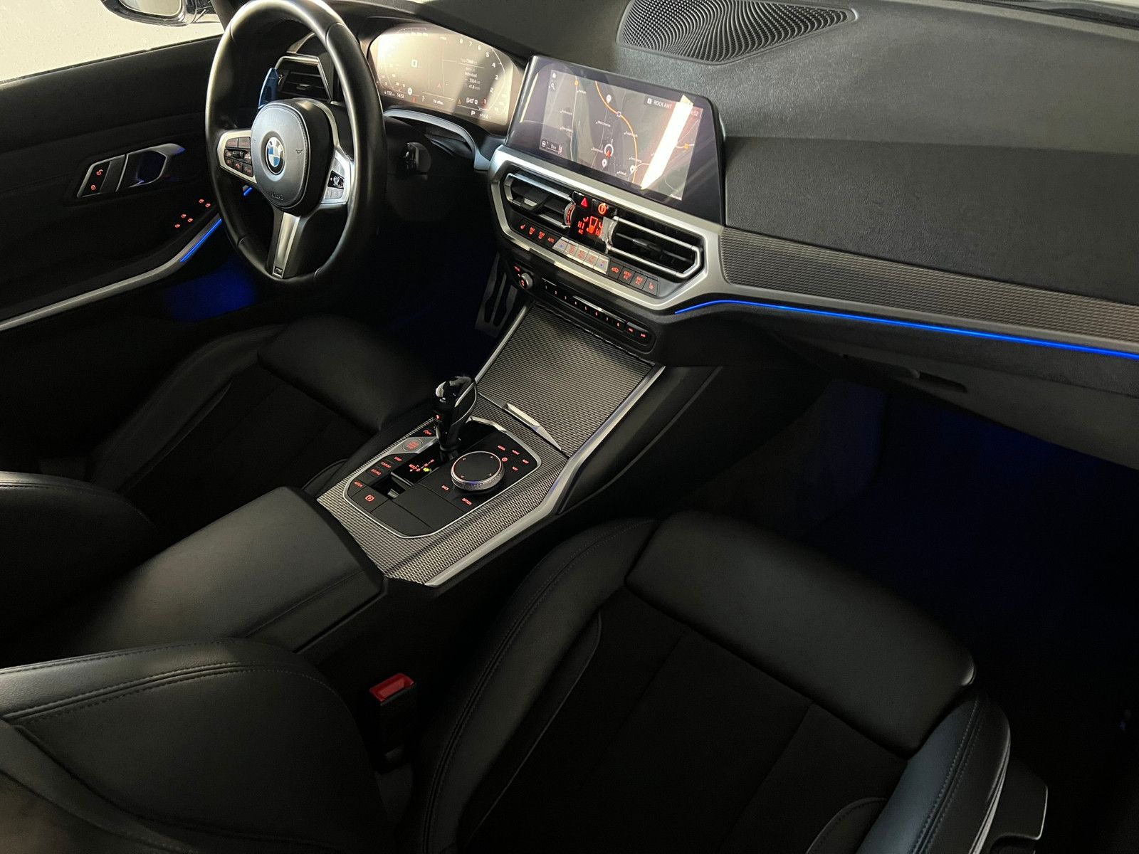 Fahrzeugabbildung BMW 330 i M SPORT/LED/VRTL COCKPIT/DAB/ACC/AMBI+