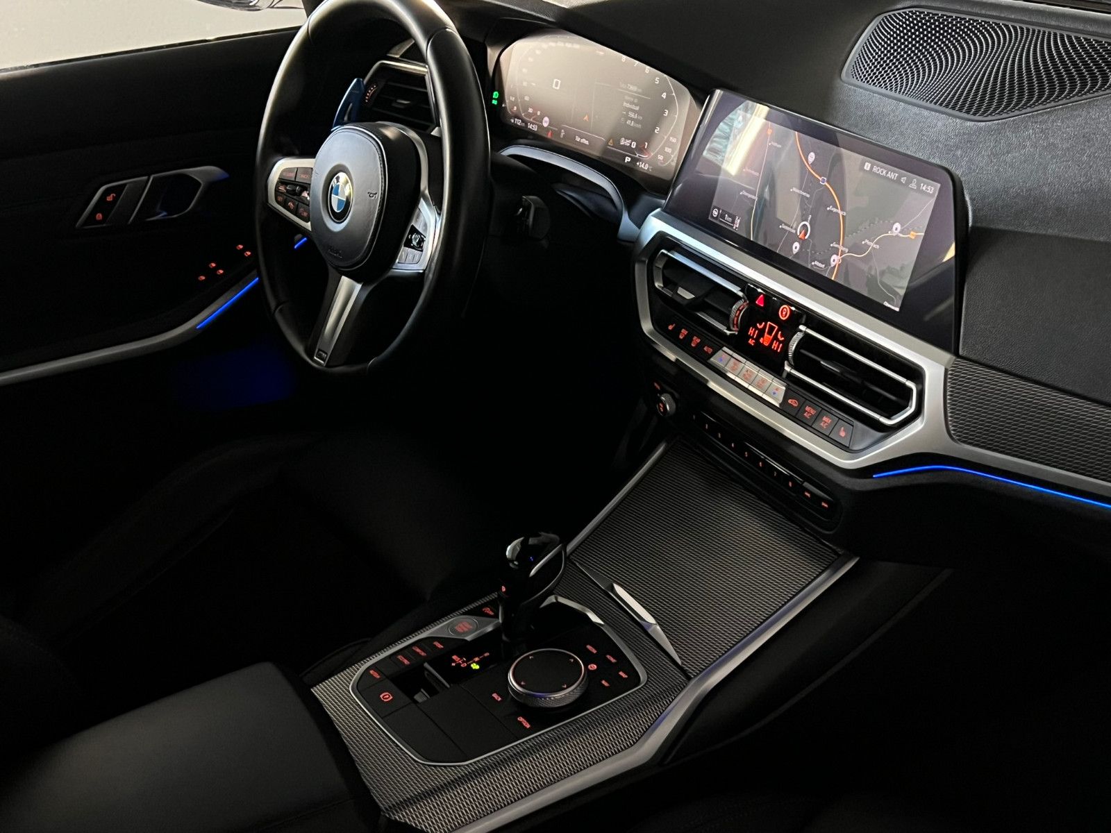 Fahrzeugabbildung BMW 330 i M SPORT/LED/VRTL COCKPIT/DAB/ACC/AMBI+