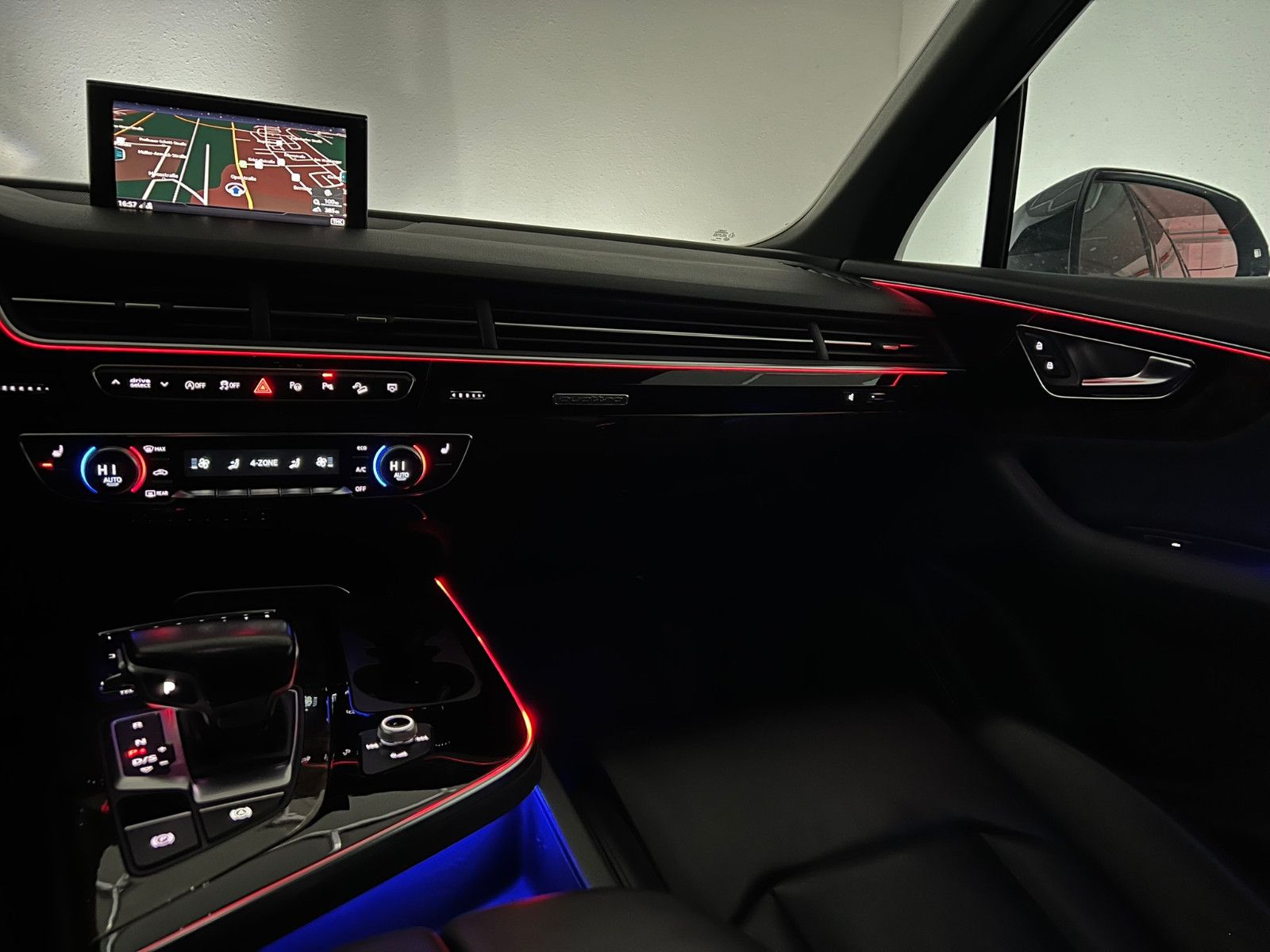 Fahrzeugabbildung Audi Q7 3.0 TDI Quattro/S-LINE/AHK/AMBI+/PANO/7-SITZ