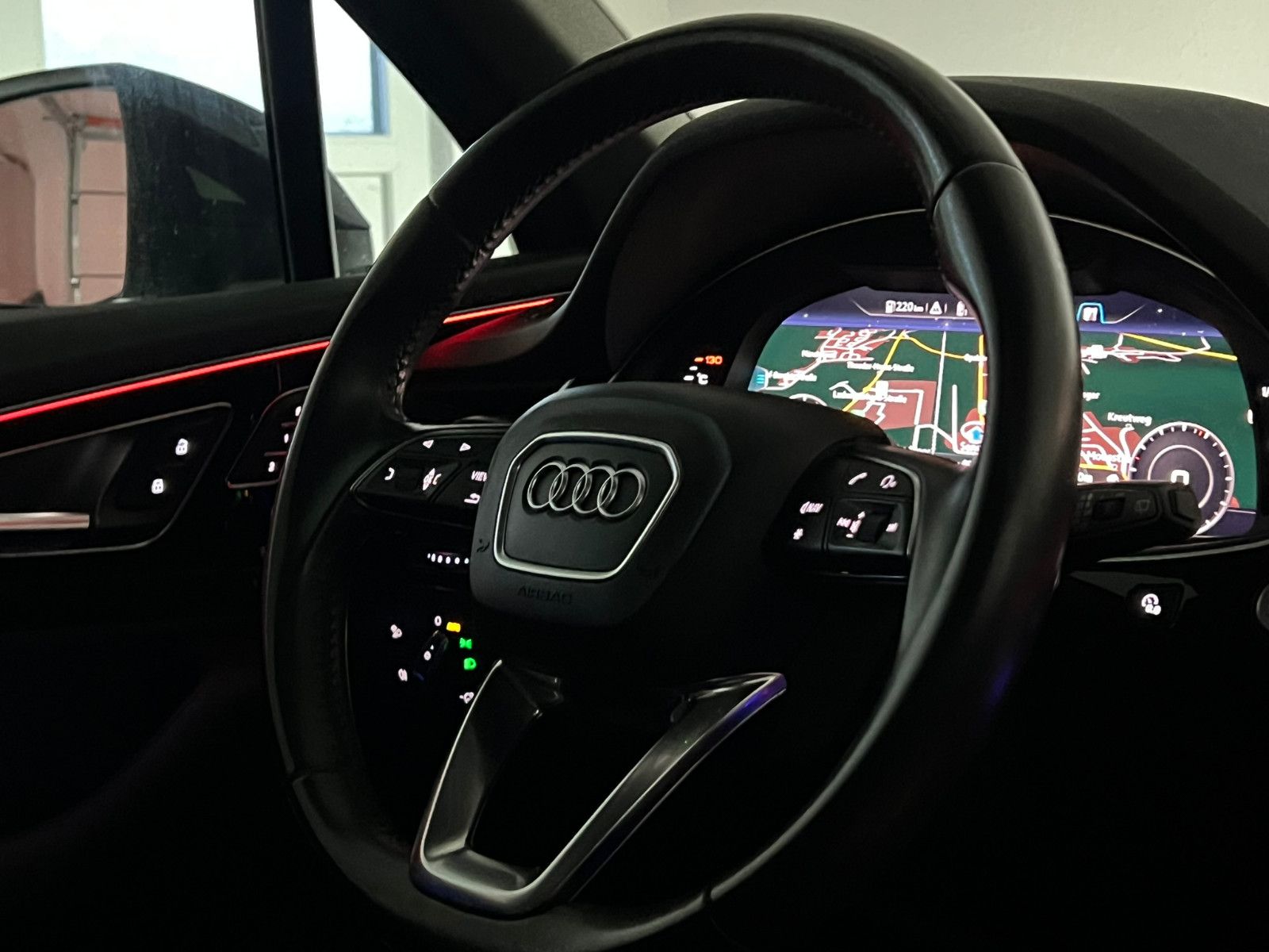 Fahrzeugabbildung Audi Q7 3.0 TDI Quattro/S-LINE/AHK/AMBI+/PANO/7-SITZ