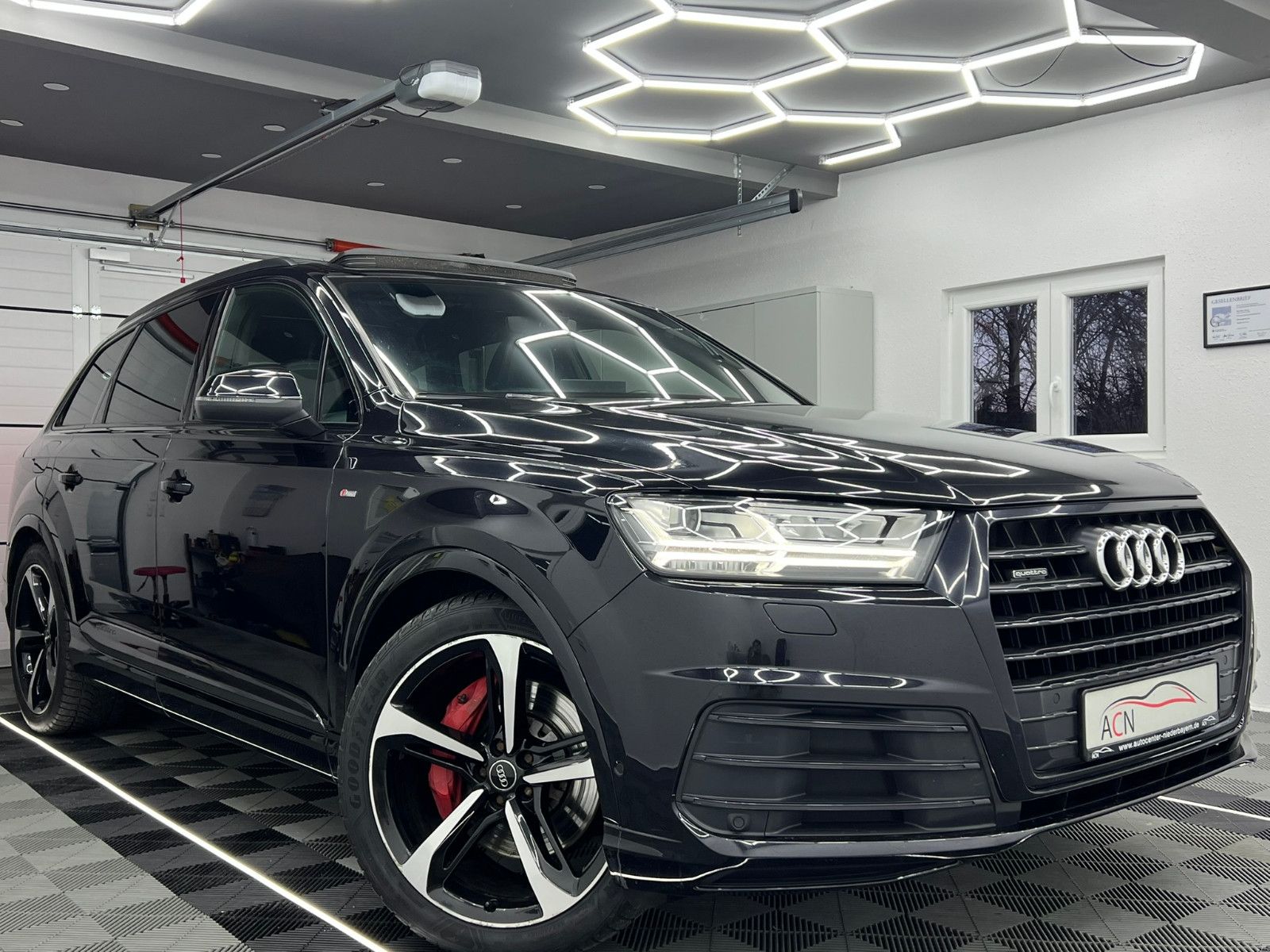 Fahrzeugabbildung Audi Q7 3.0 TDI Quattro/S-LINE/AHK/AMBI+/PANO/7-SITZ