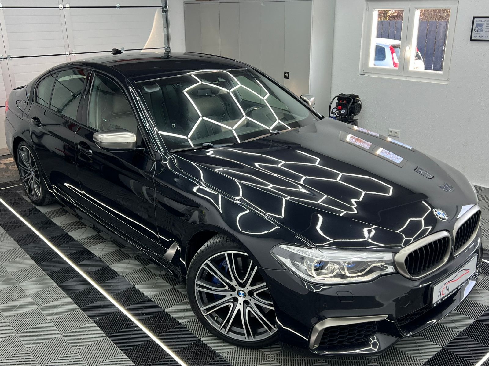 Fahrzeugabbildung BMW M550 d xDrive/LASER/ACC/DAB/H&K/DRIV. ASS. PLUS