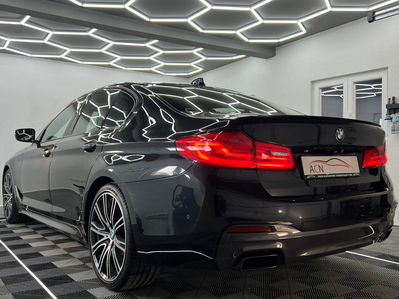 Fahrzeugabbildung BMW M550 d xDrive/LASER/ACC/DAB/H&K/DRIV. ASS. PLUS