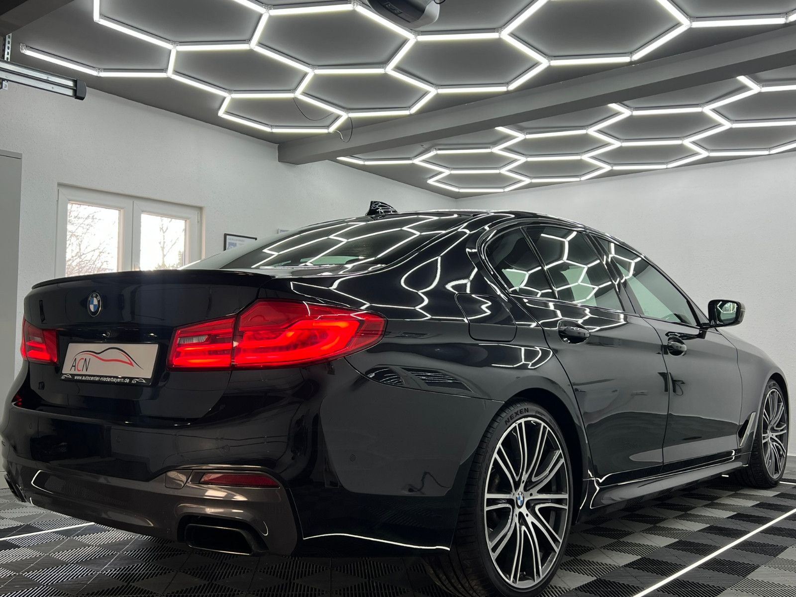 Fahrzeugabbildung BMW M550 d xDrive/LASER/ACC/DAB/H&K/DRIV. ASS. PLUS