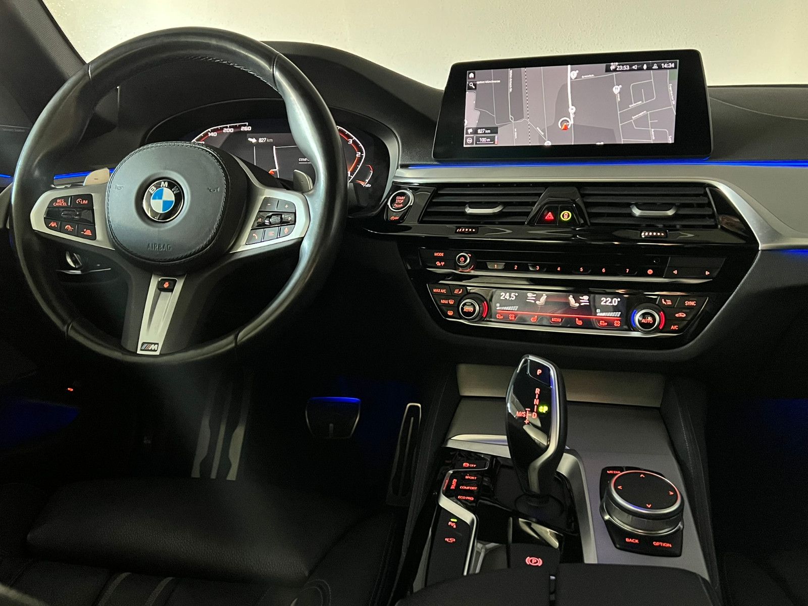 Fahrzeugabbildung BMW M550 d xDrive/LASER/ACC/DAB/H&K/DRIV. ASS. PLUS