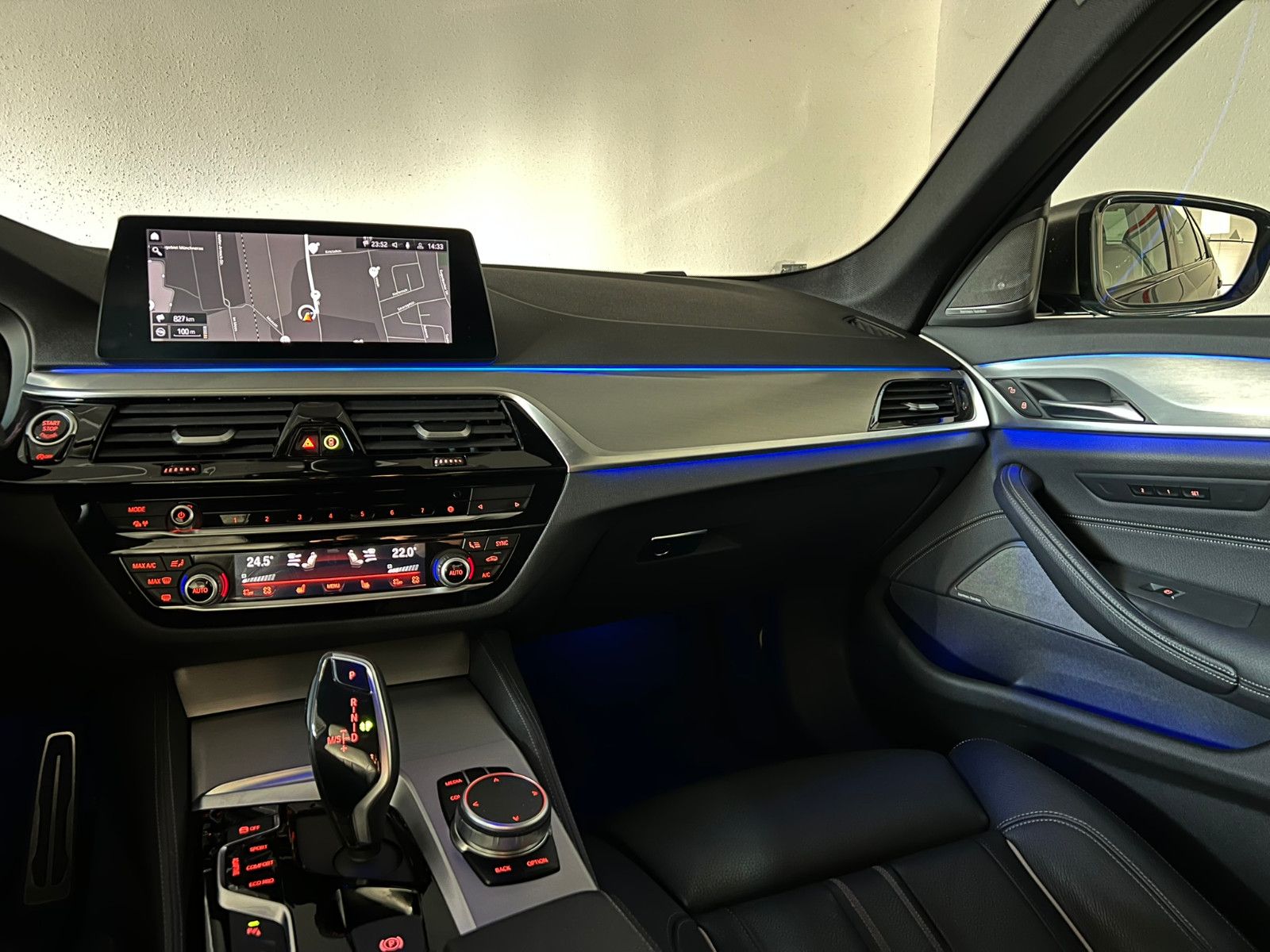 Fahrzeugabbildung BMW M550 d xDrive/LASER/ACC/DAB/H&K/DRIV. ASS. PLUS