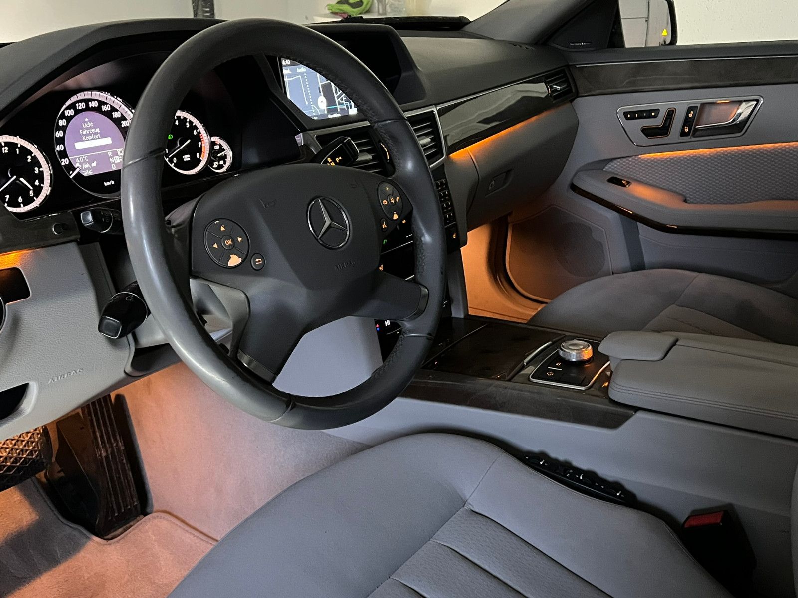 Fahrzeugabbildung Mercedes-Benz E 350 CGI BlueEfficiency/ACC/H&K/eGSD/ELEGANCE