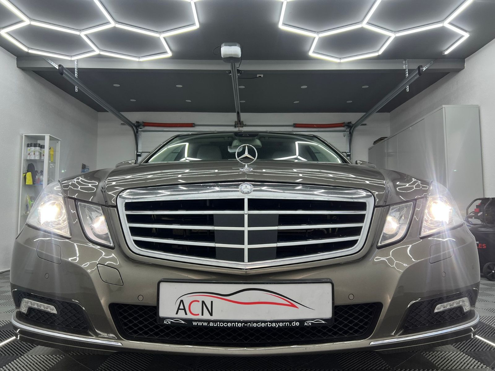 Fahrzeugabbildung Mercedes-Benz E 350 CGI BlueEfficiency/ACC/H&K/eGSD/ELEGANCE