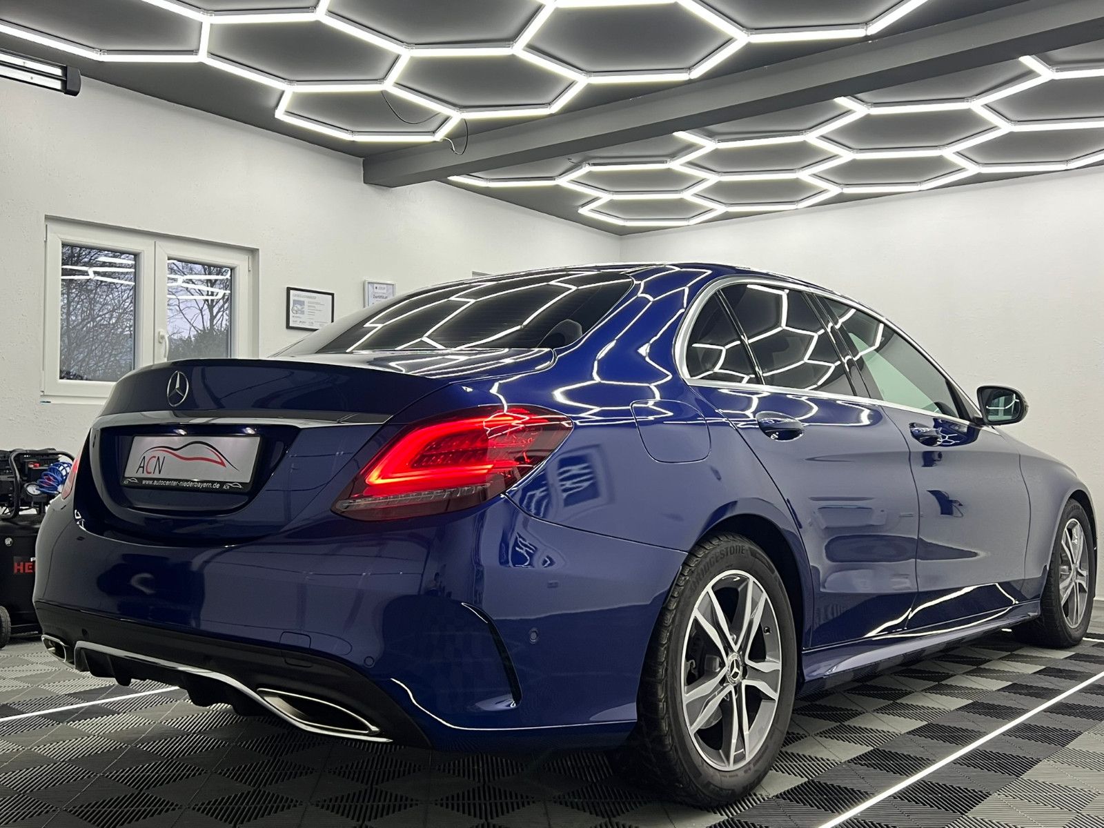 Fahrzeugabbildung Mercedes-Benz C 300 Lim. AMG-LINE/STHZ/LED/KAMERA/AMBIENTE+