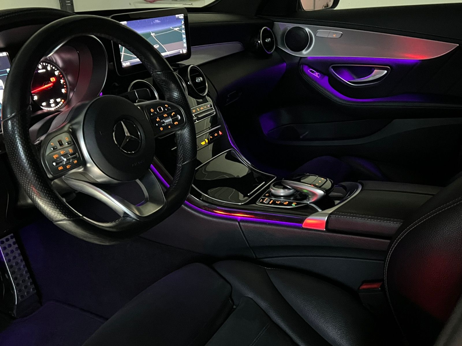 Fahrzeugabbildung Mercedes-Benz C 300 Lim. AMG-LINE/STHZ/LED/KAMERA/AMBIENTE+