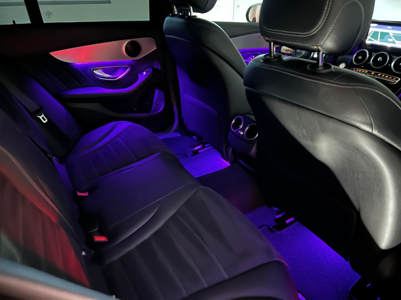 Fahrzeugabbildung Mercedes-Benz C 300 Lim. AMG-LINE/STHZ/LED/KAMERA/AMBIENTE+