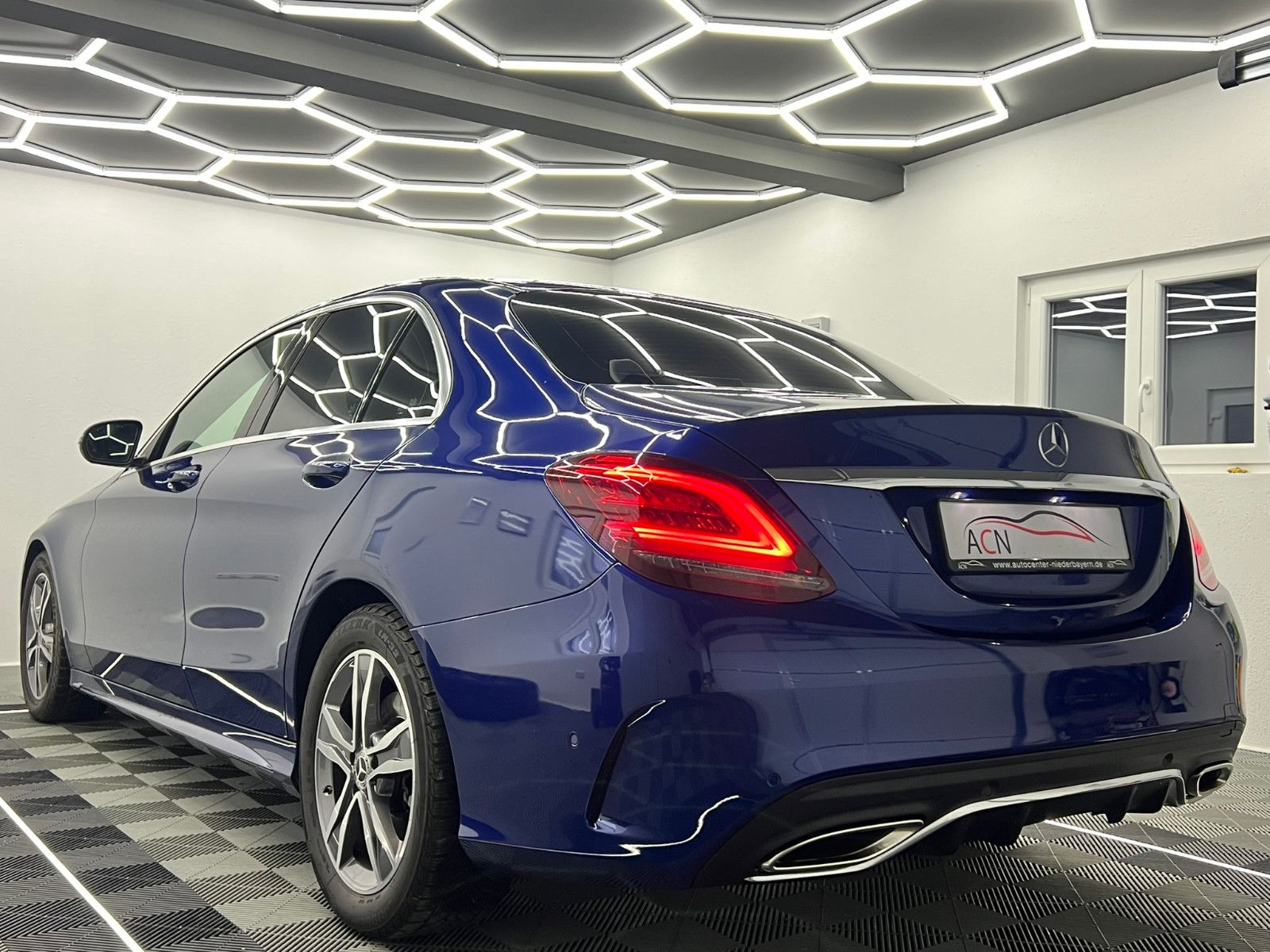 Fahrzeugabbildung Mercedes-Benz C 300 Lim. AMG-LINE/STHZ/LED/KAMERA/AMBIENTE+