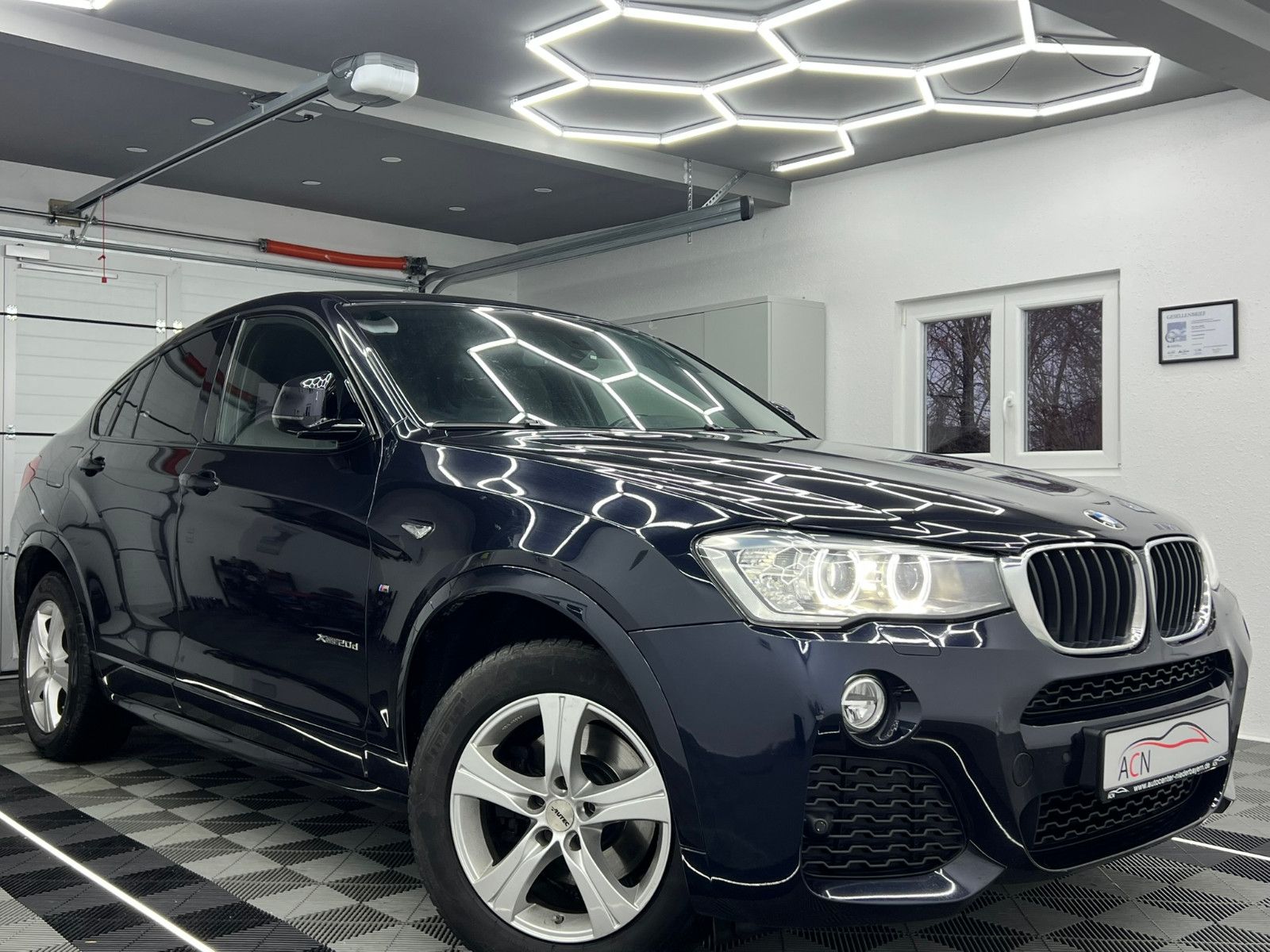 Fahrzeugabbildung BMW X4 xDrive 20 d M SPORT PAKET/LEDER/NAVI/KAMERA