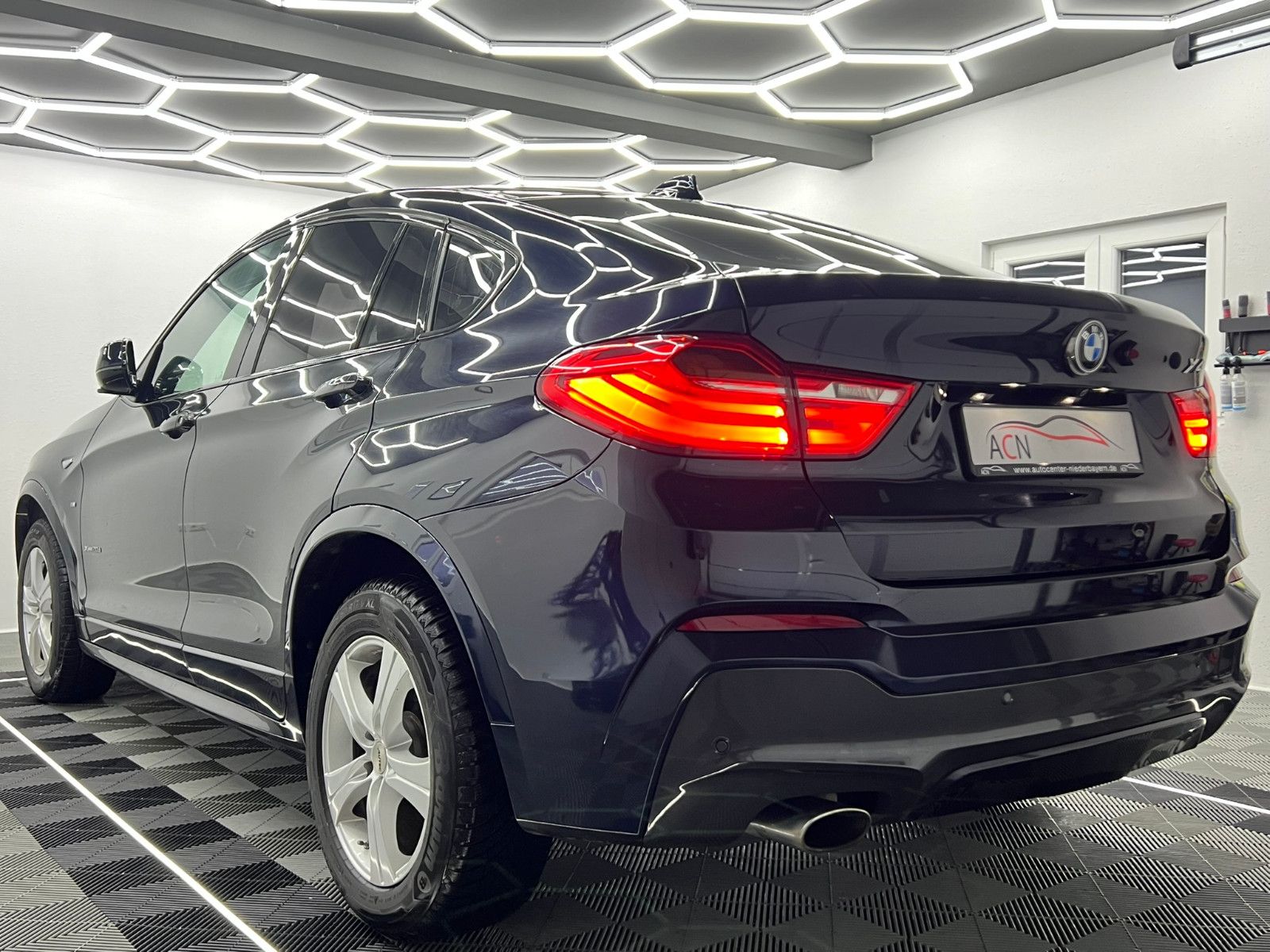 Fahrzeugabbildung BMW X4 xDrive 20 d M SPORT PAKET/LEDER/NAVI/KAMERA