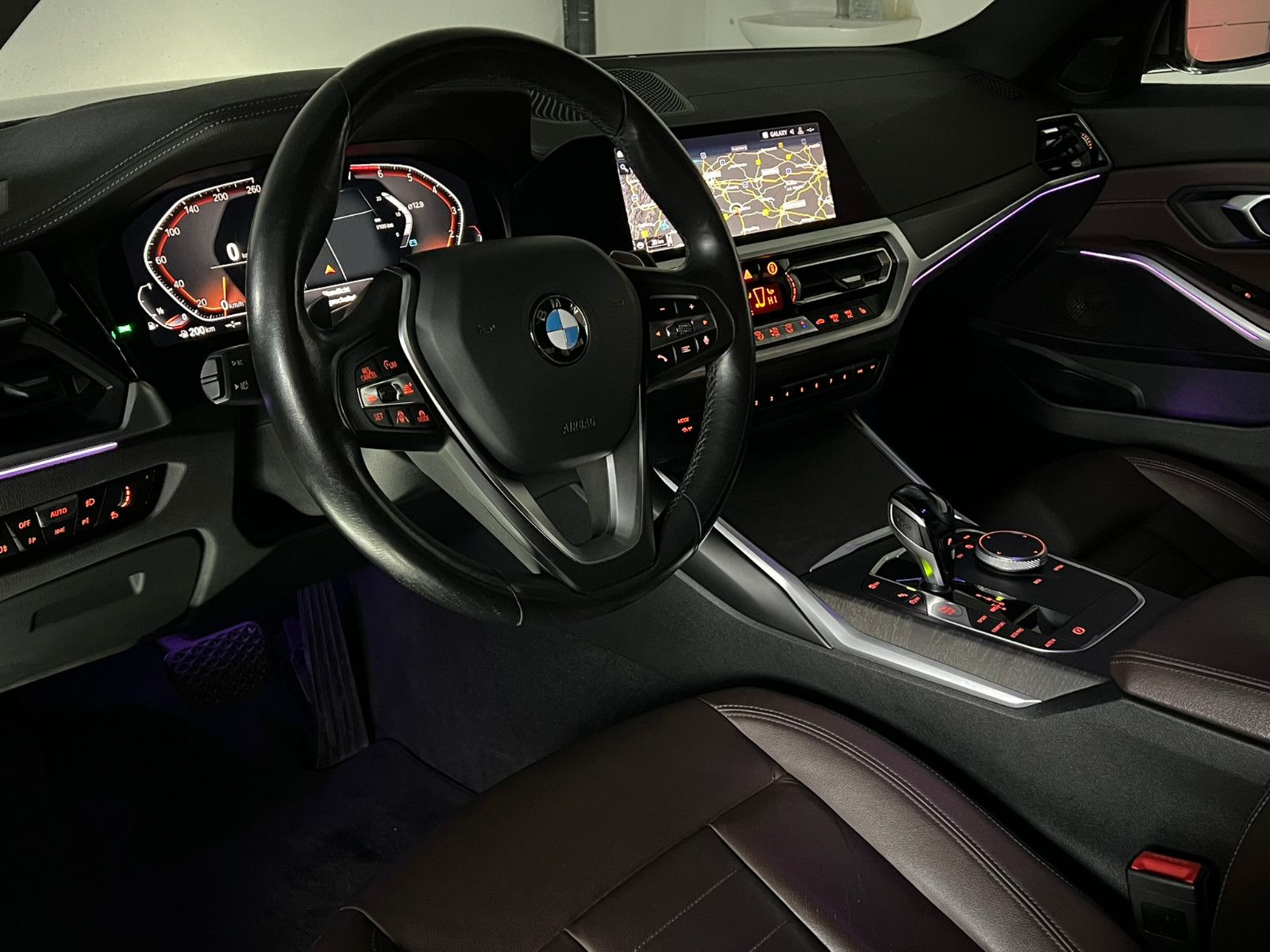 Fahrzeugabbildung BMW 330 i LUXURY LINE/LASER/eGSD/VRTL COCKPIT/ACC